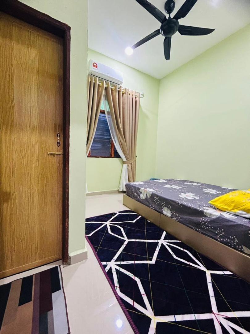 Three-Bedroom House photo 2