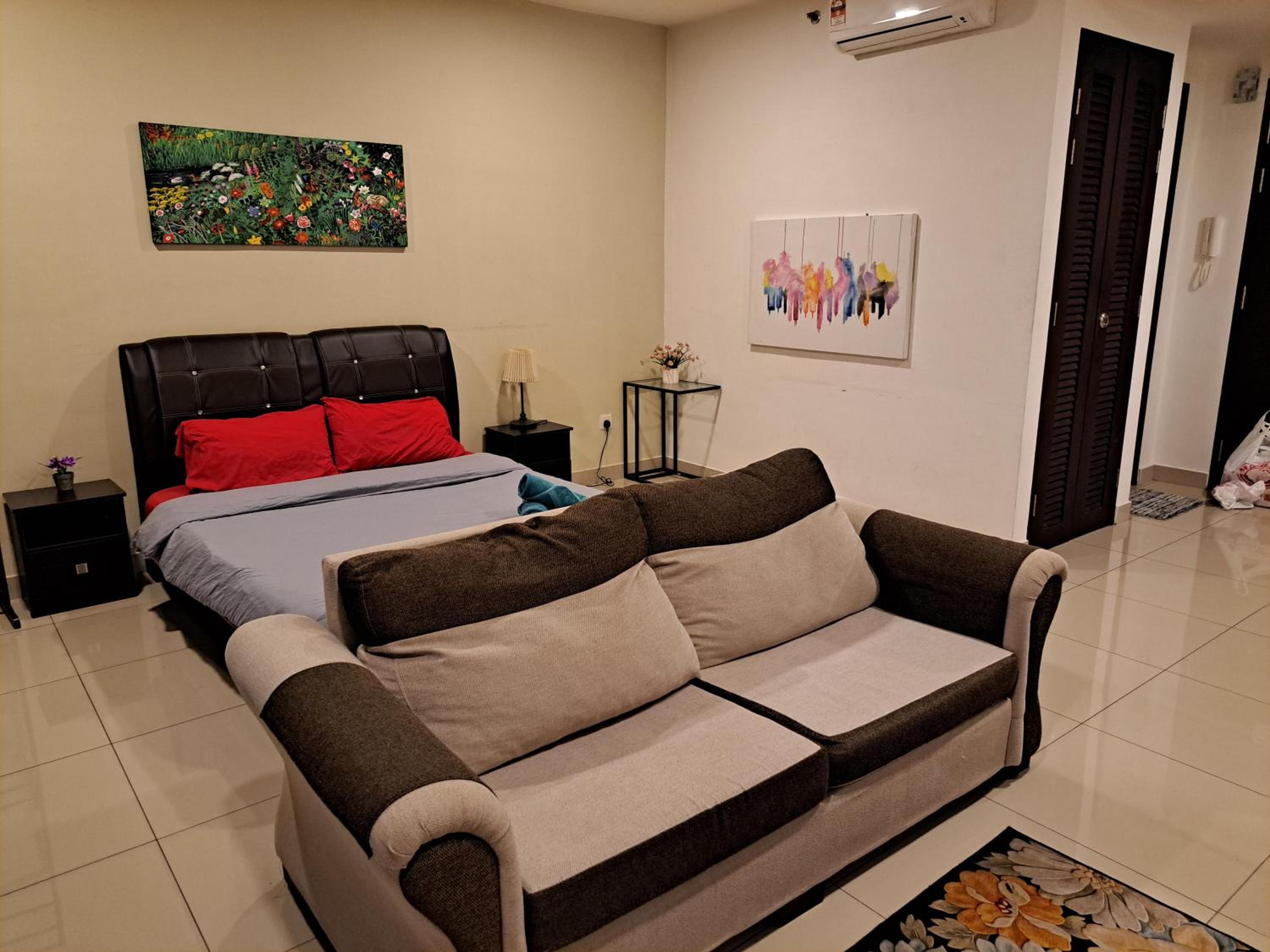 One-Bedroom Apartment photo 2