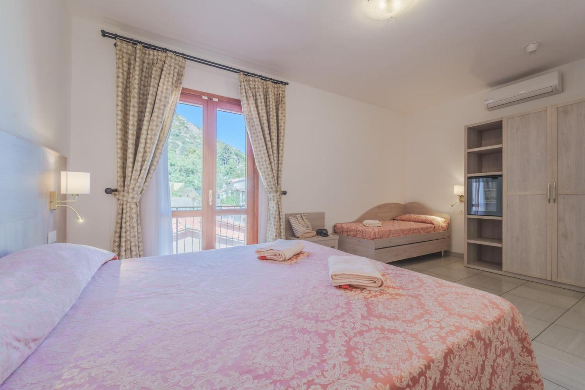 Classic Quadruple Room