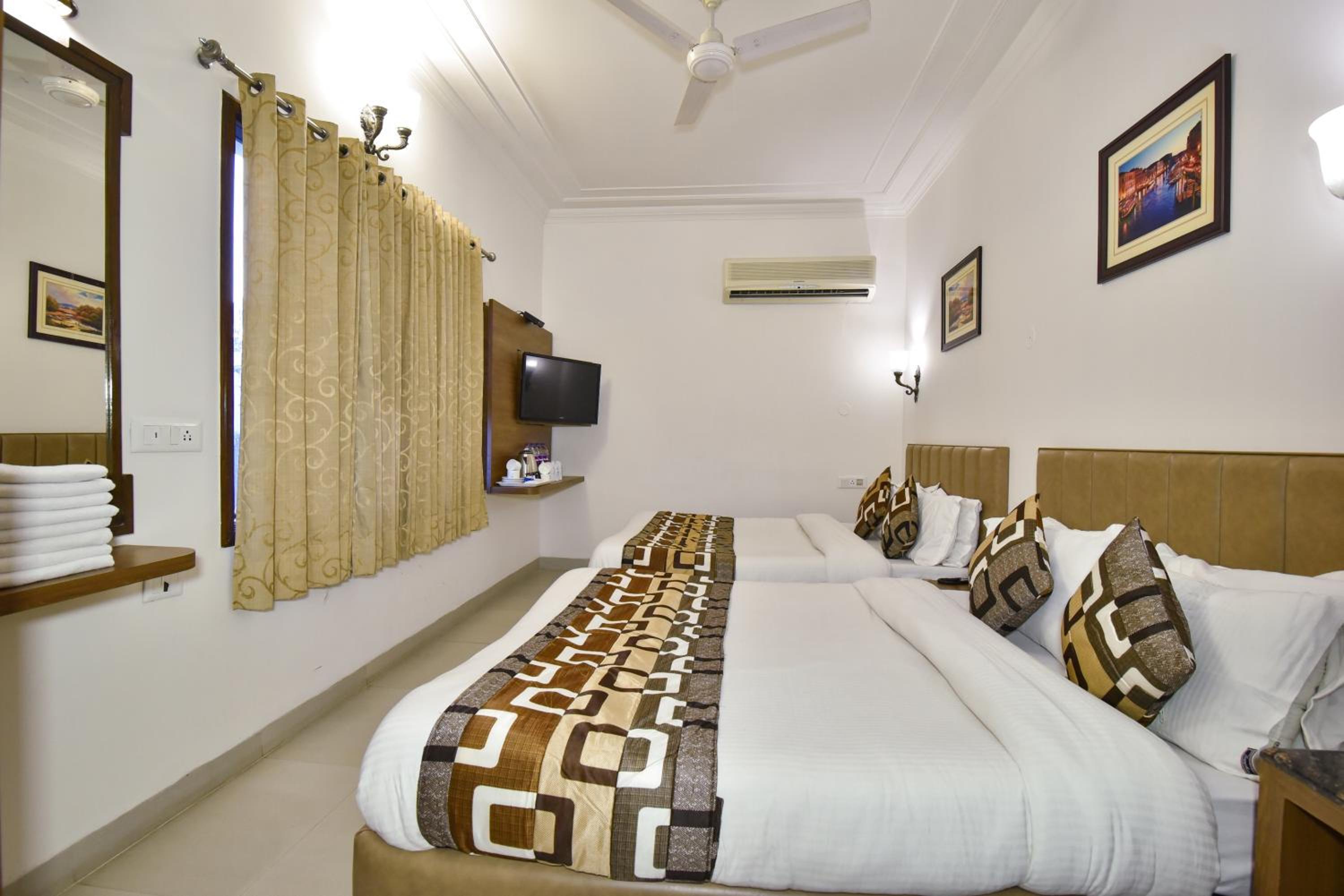Family Room - Photo 6