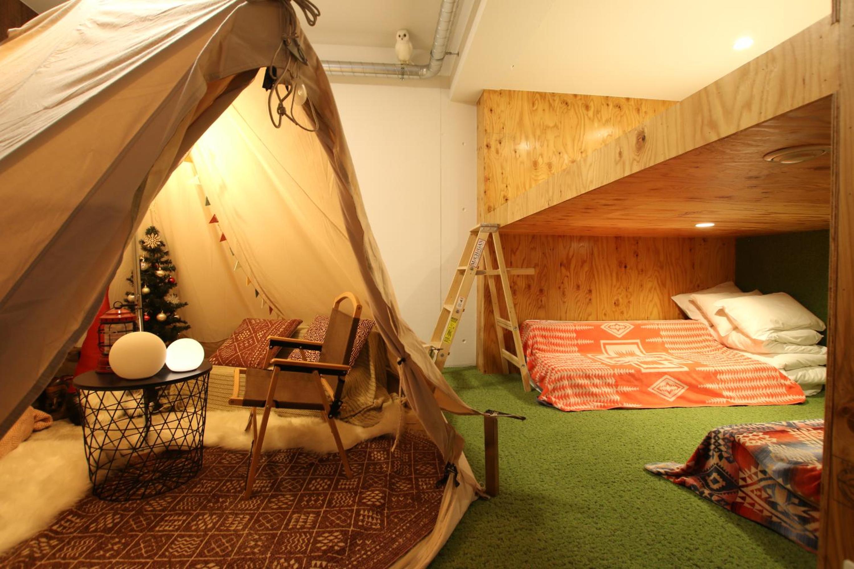 Glamping Room with Kitchenette and Private Bathroom
