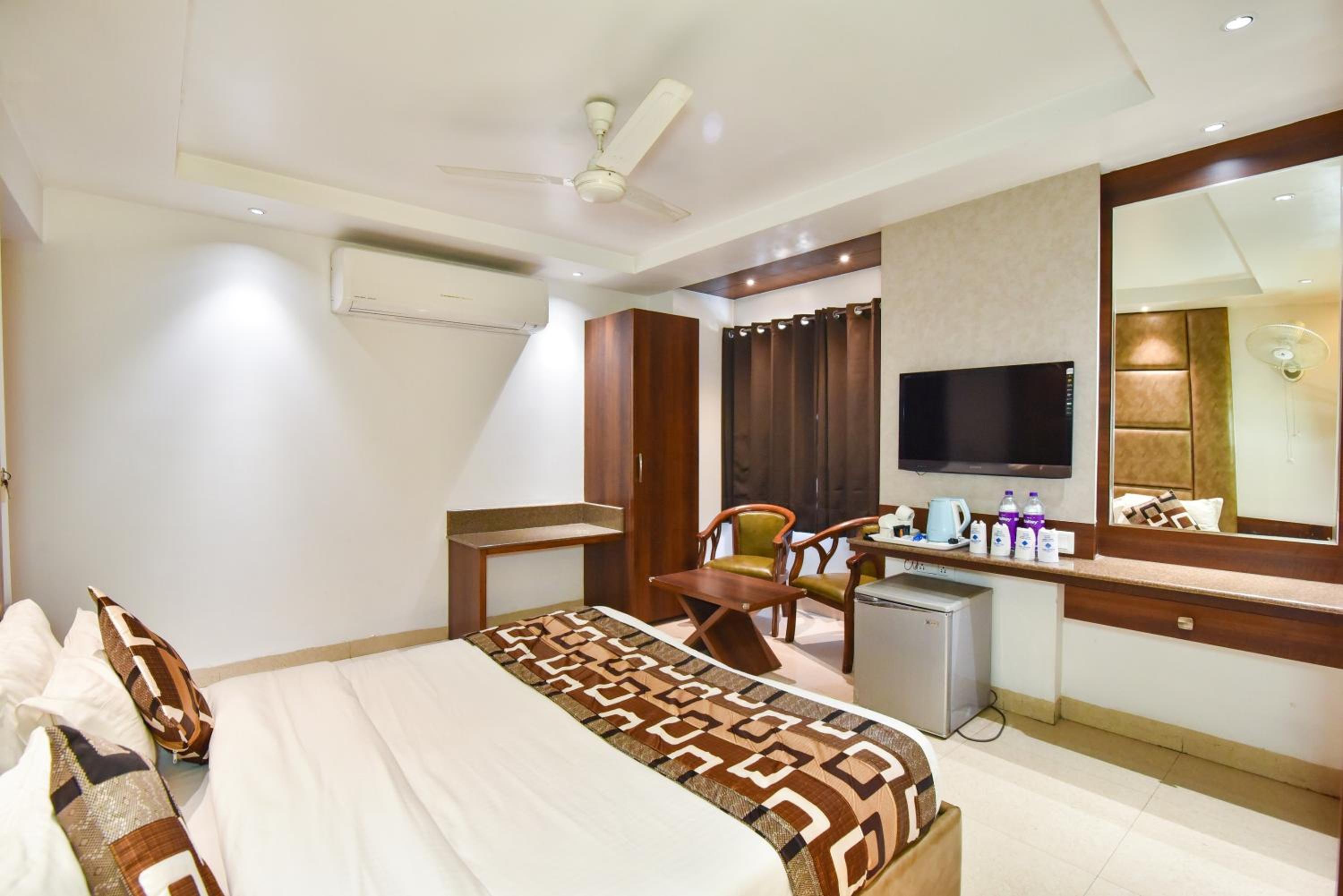 Family Studio - Photo 11