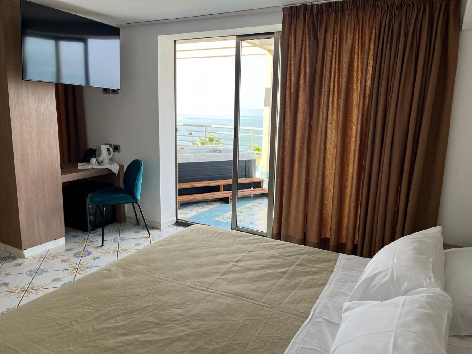 Deluxe Double Room with Sea View