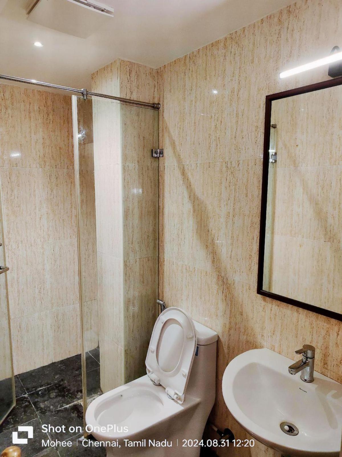 Deluxe Double Room (2 Adults + 1 Child) - Photo 13