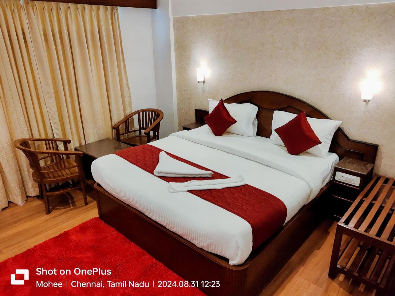 Deluxe Double Room (2 Adults + 1 Child) - Photo 7