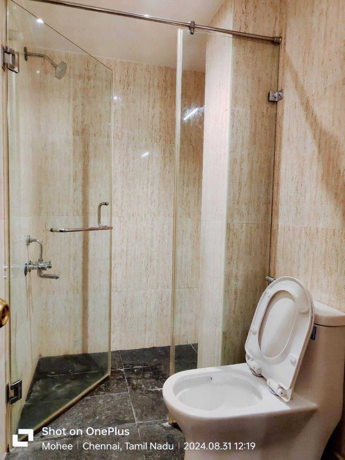 Deluxe Double Room (2 Adults + 1 Child) - Photo 6