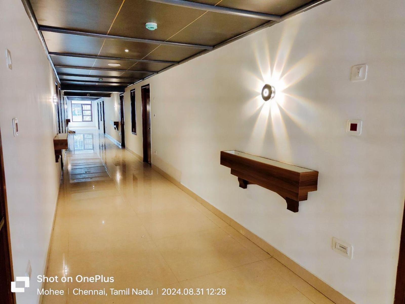 Deluxe Double Room (2 Adults + 1 Child) - Photo 5