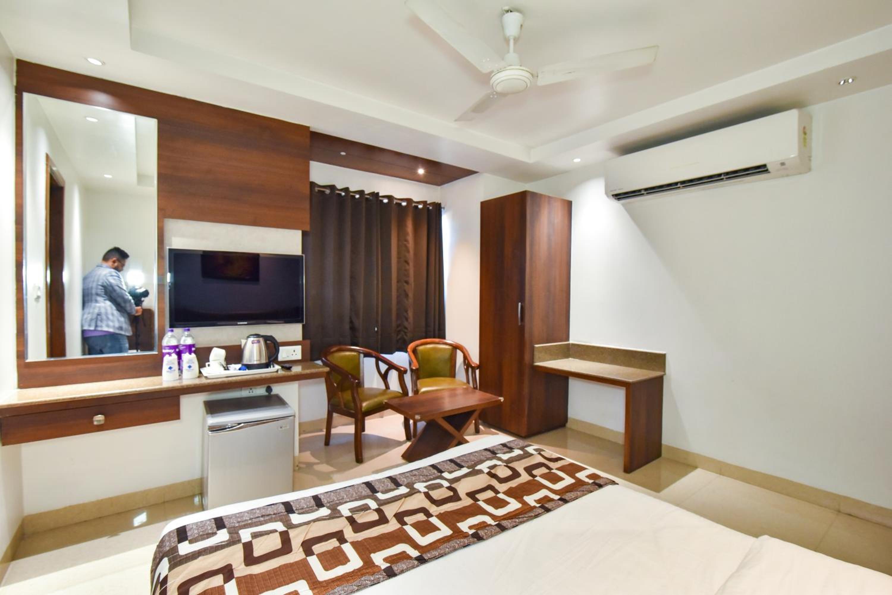Superior King Room - Photo 9