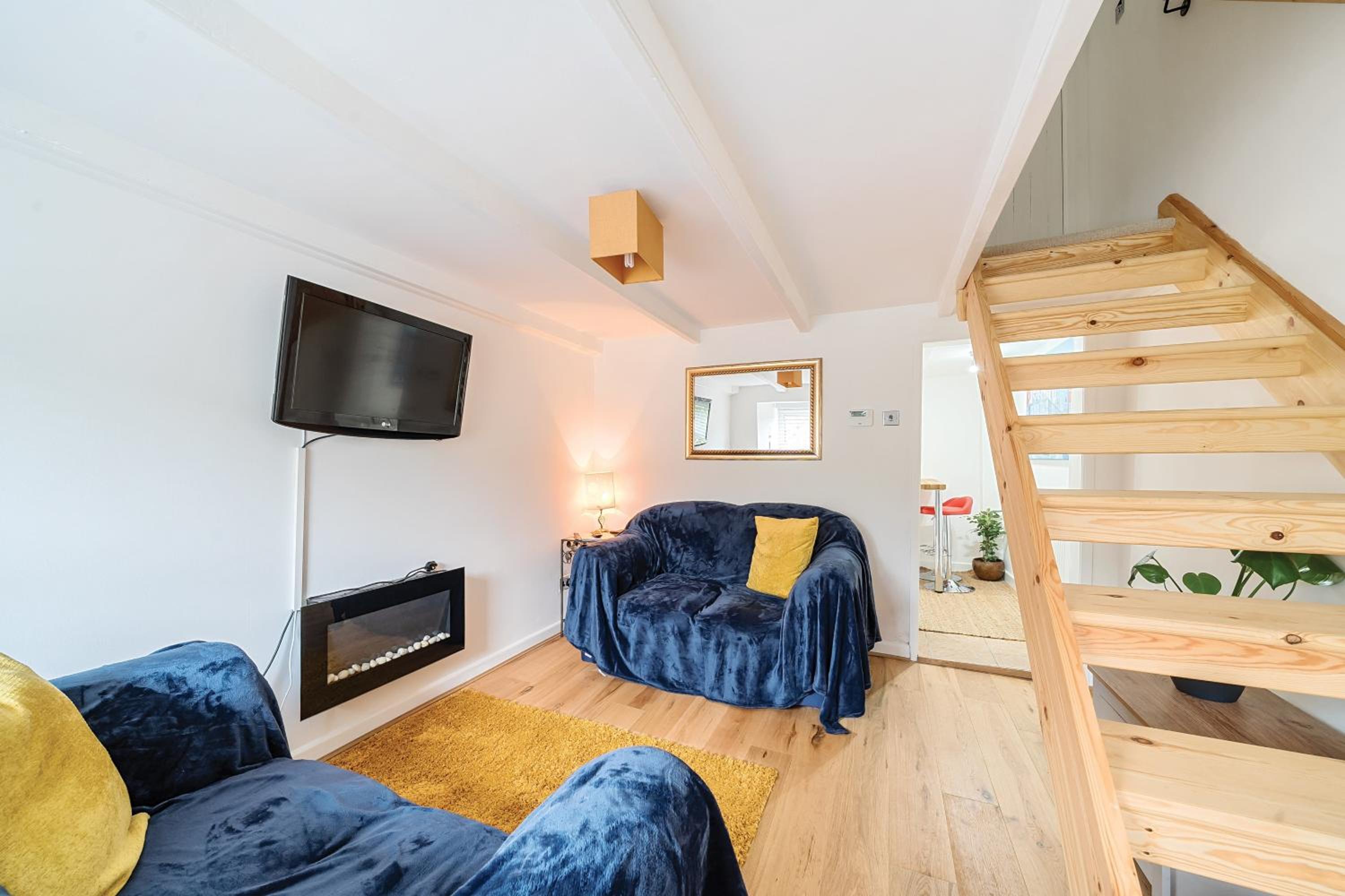 One-Bedroom House photo 1