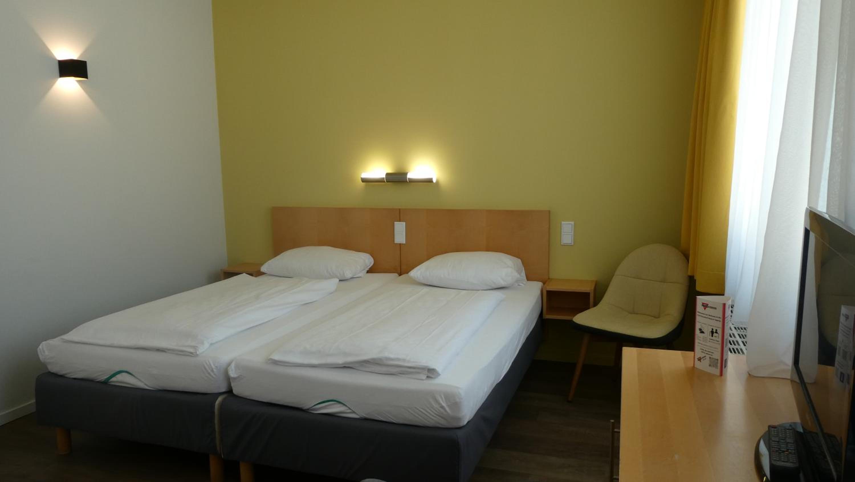 Twin Room - Photo 3