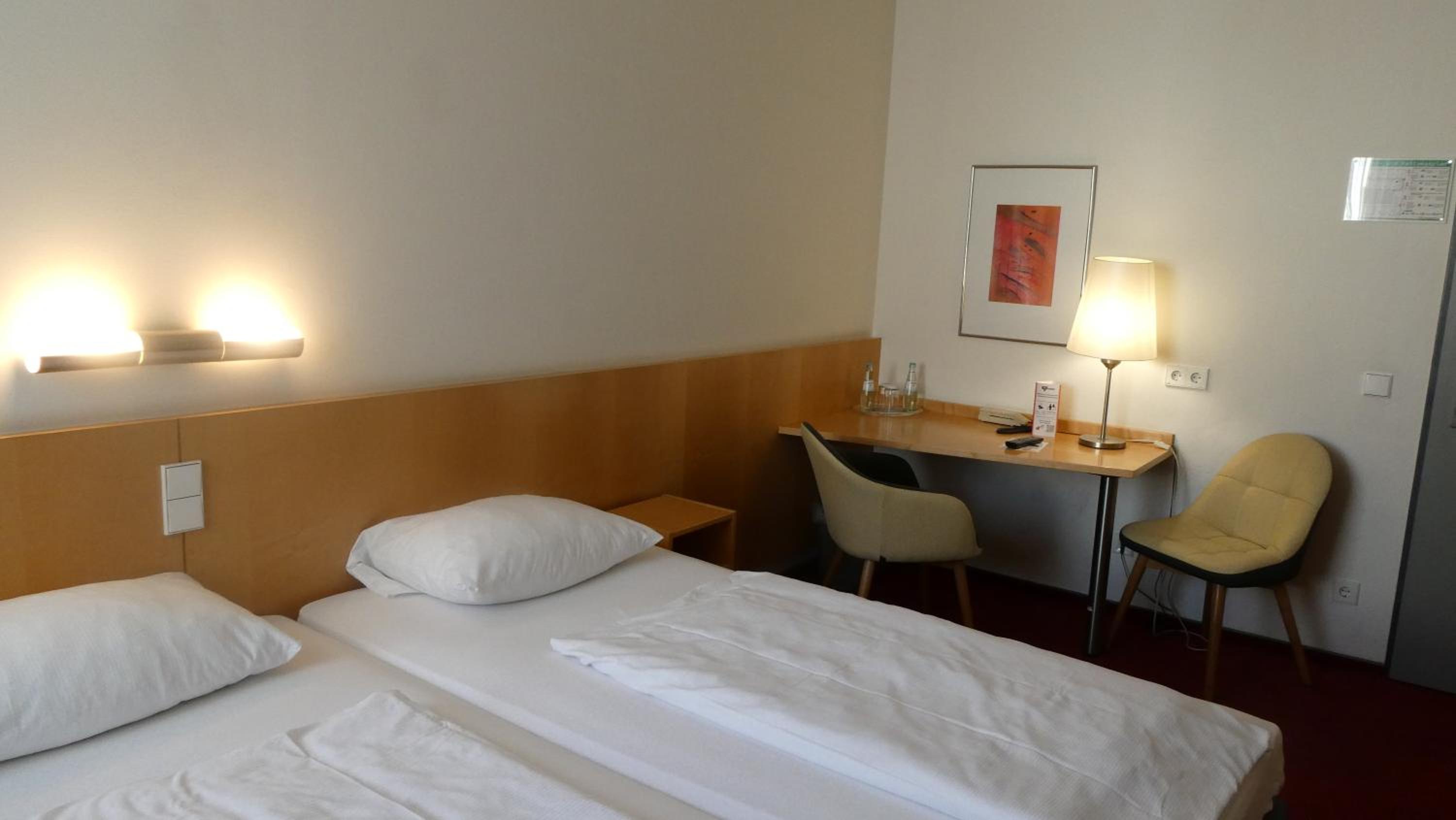 Twin Room - Photo 6