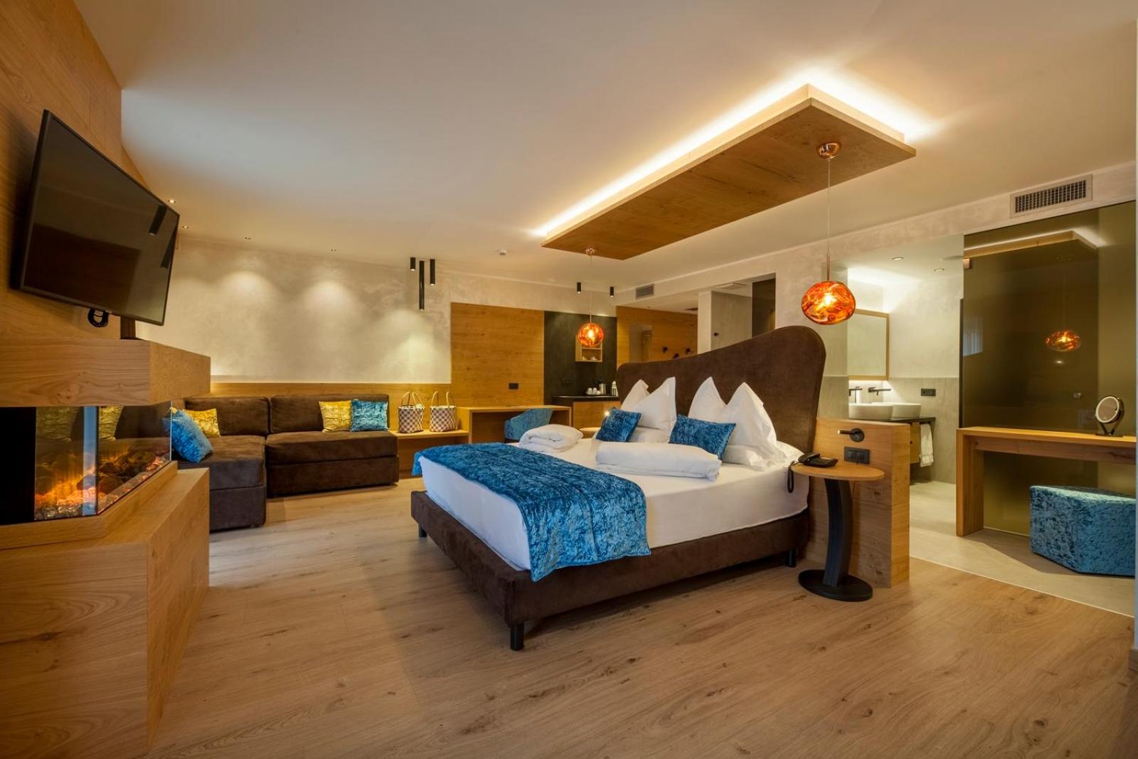 King Room with Spa Access photo 2