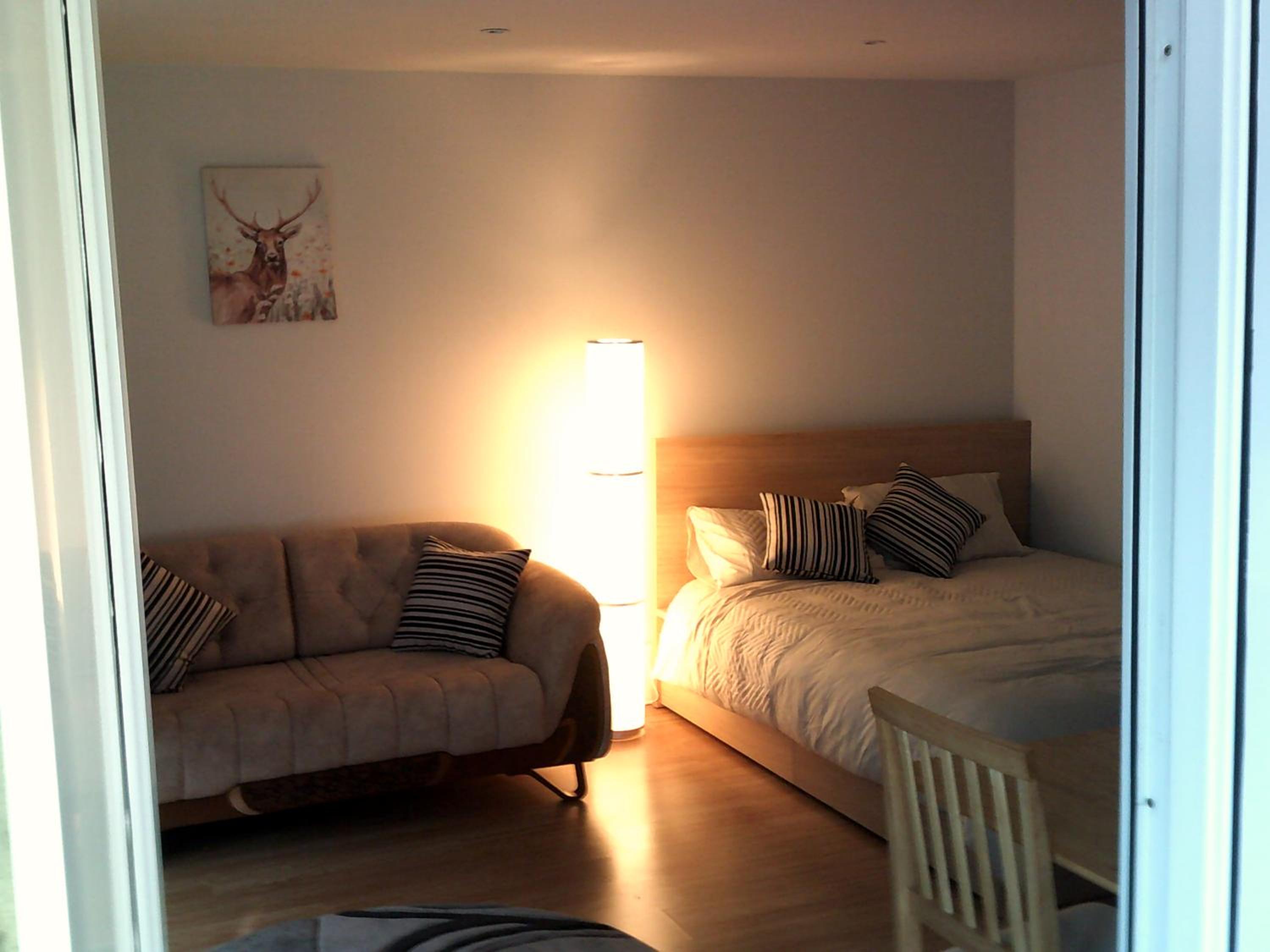 One-Bedroom Apartment photo 1