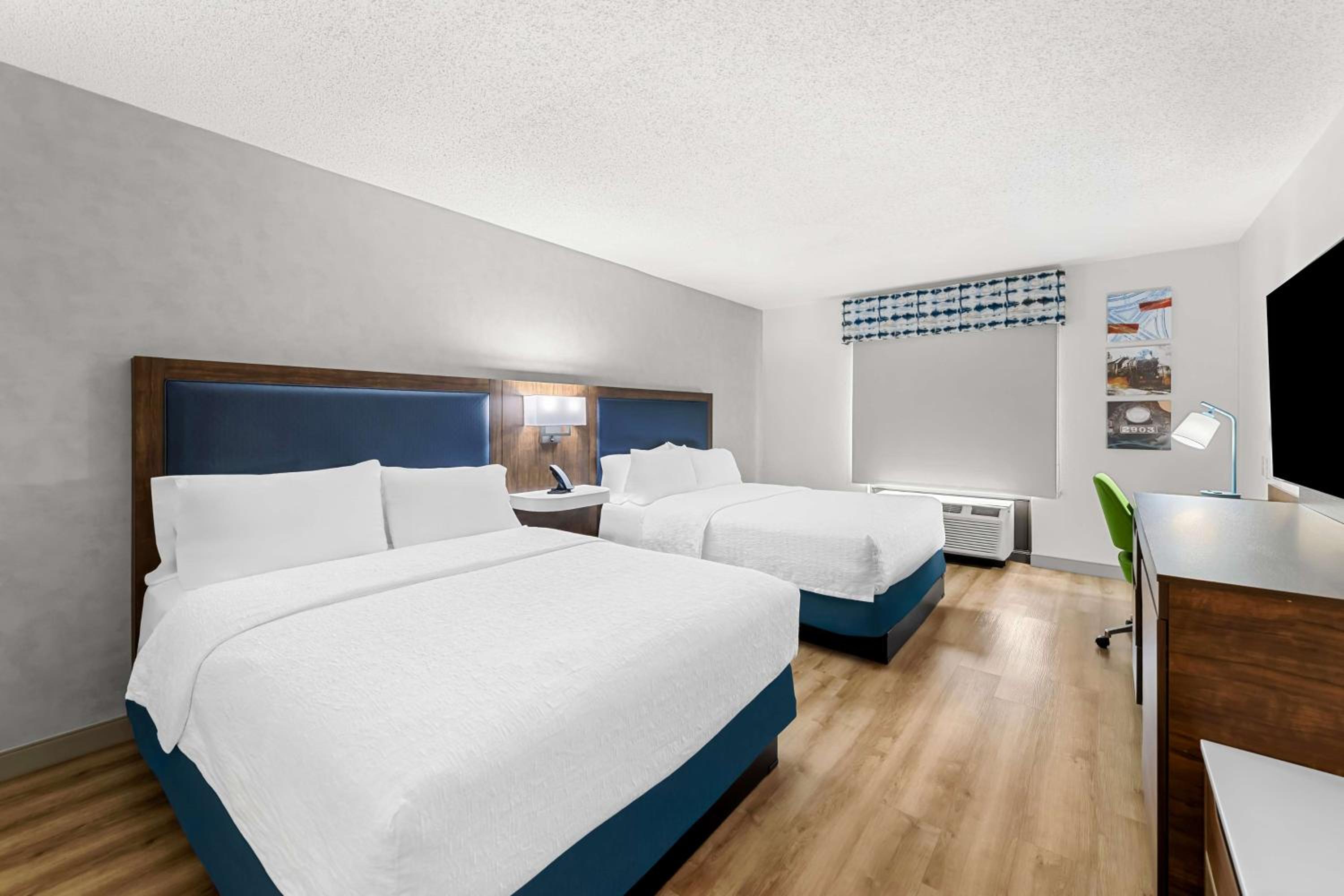 Room with Two Queen Beds - Non-Smoking - Photo 1