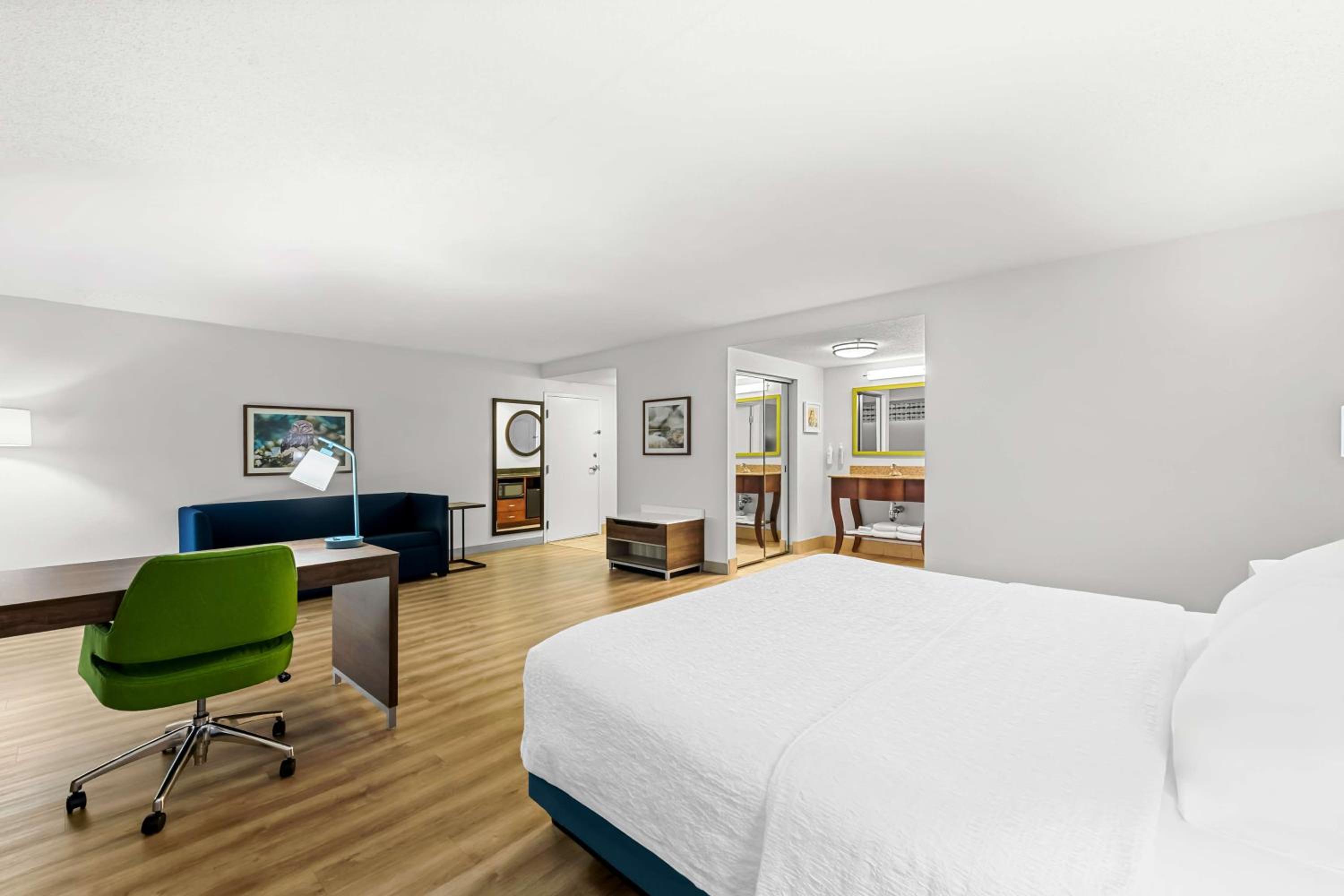 King Studio Suite - Non-Smoking - Photo 3