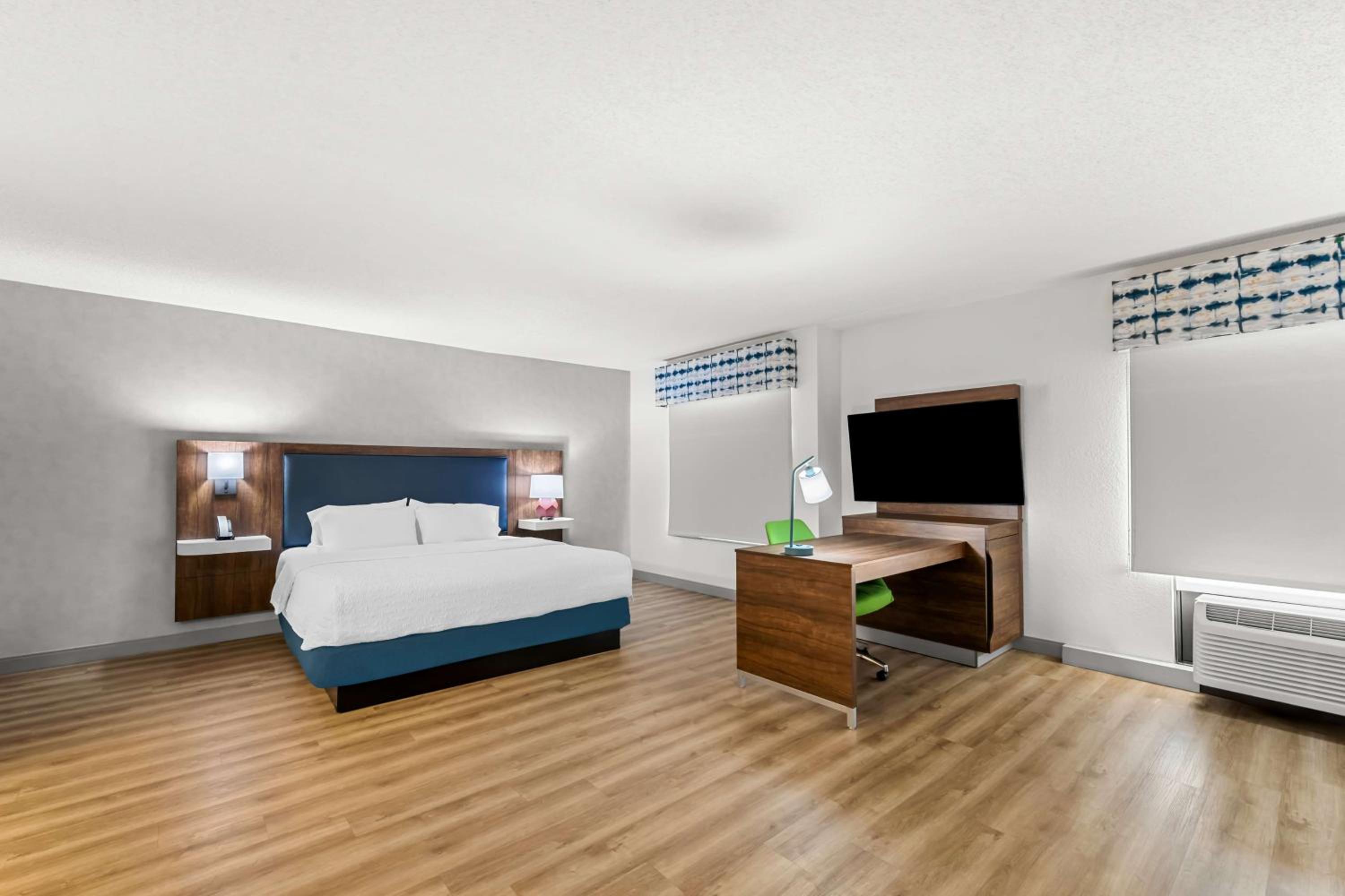 King Studio Suite - Non-Smoking - Photo 4
