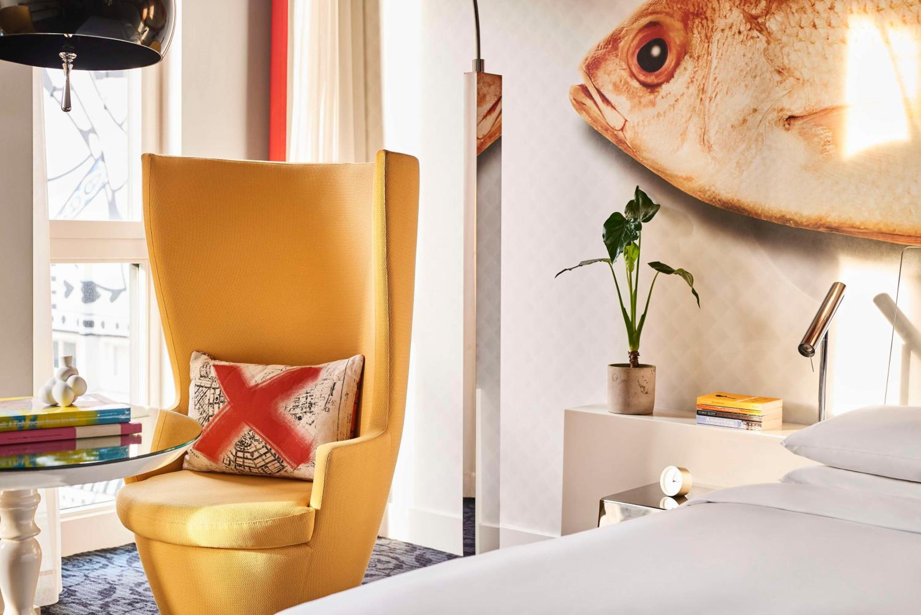 Deluxe King Room with Garden View thumbnail 5