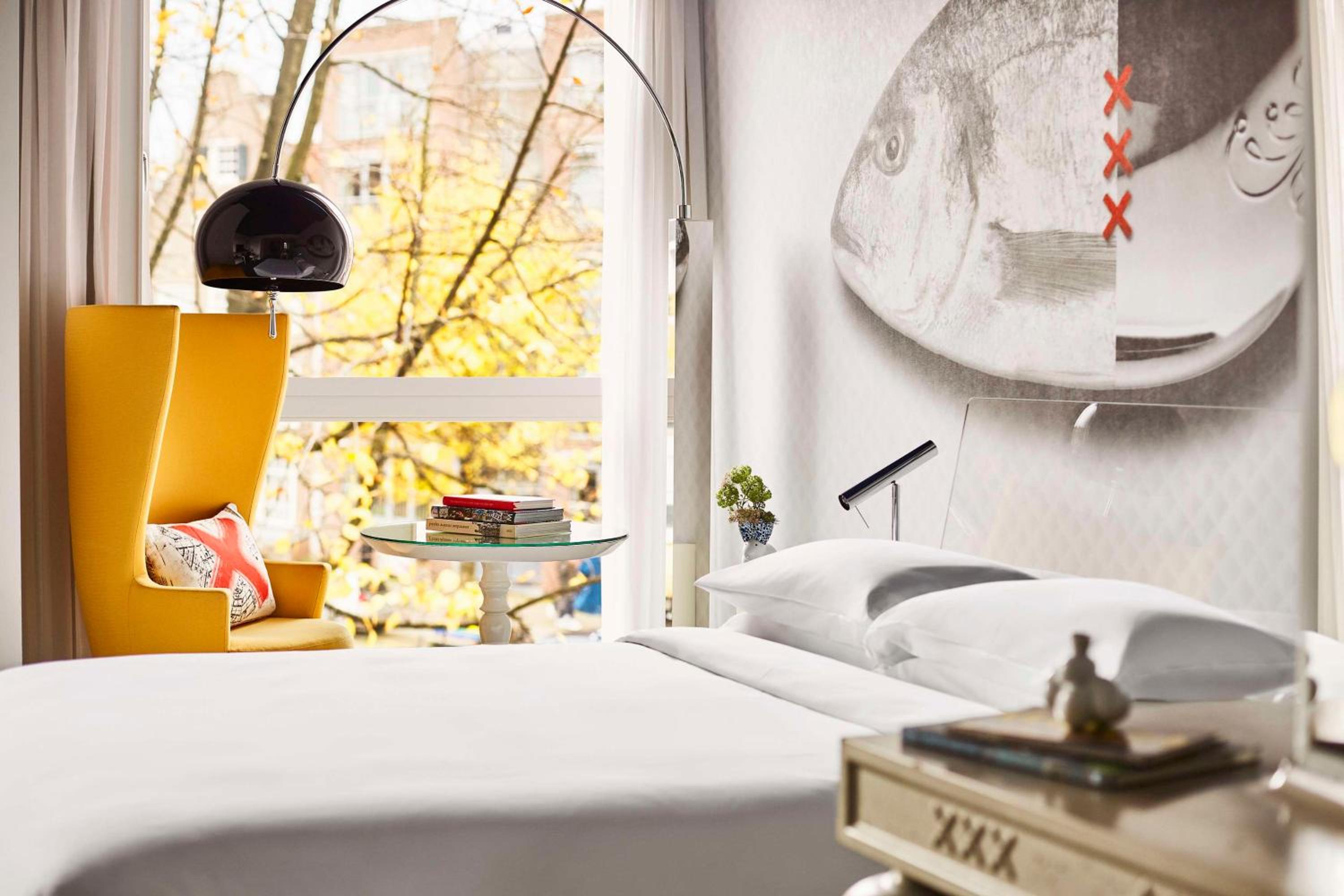 Queen Room with Canal View thumbnail 6