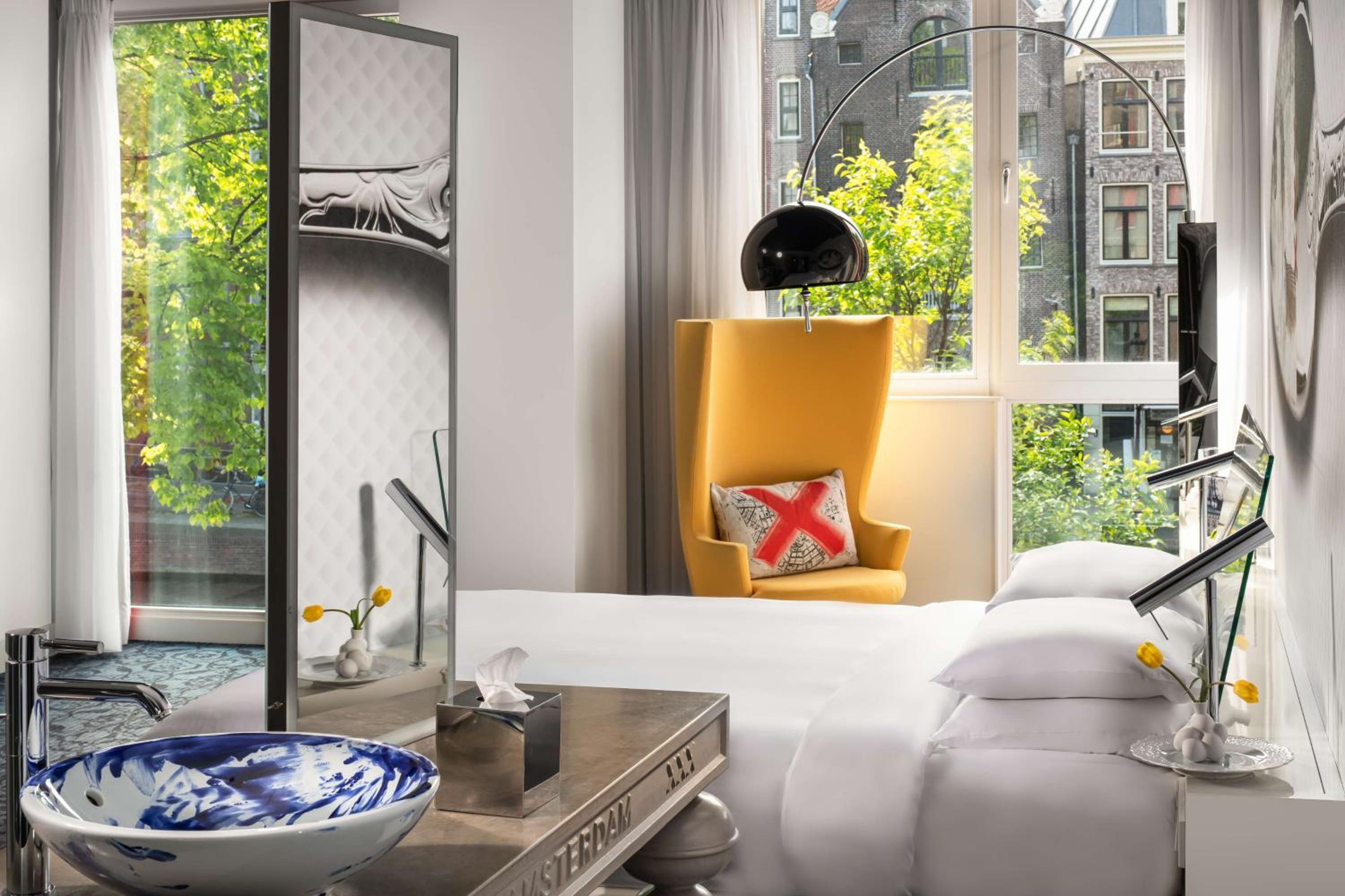 Queen Room with Canal View