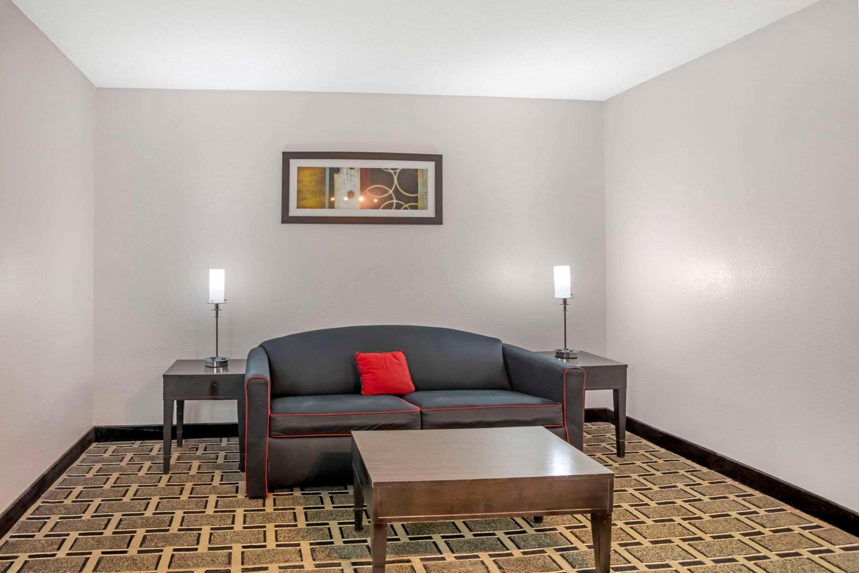 Double Suite with Two Double Beds - Non-Smoking - Photo 3