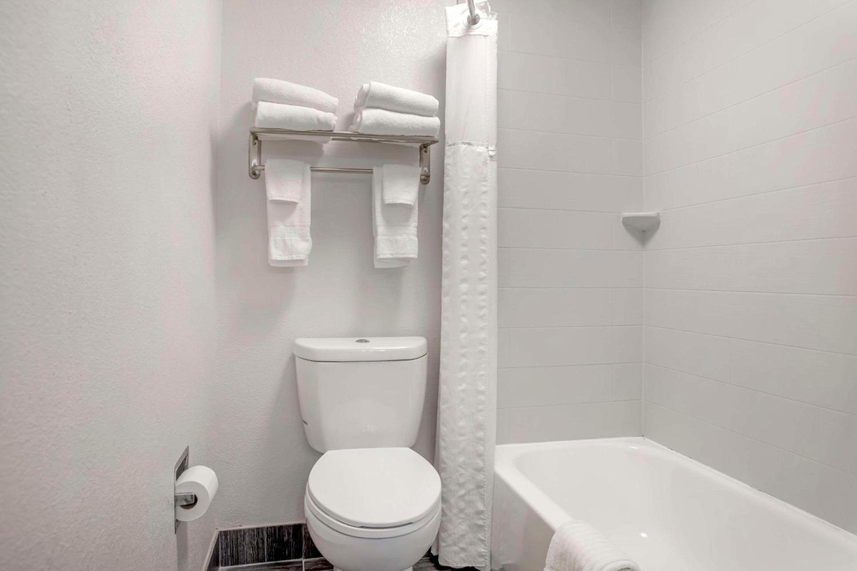 Double Suite with Two Double Beds - Non-Smoking - Photo 2