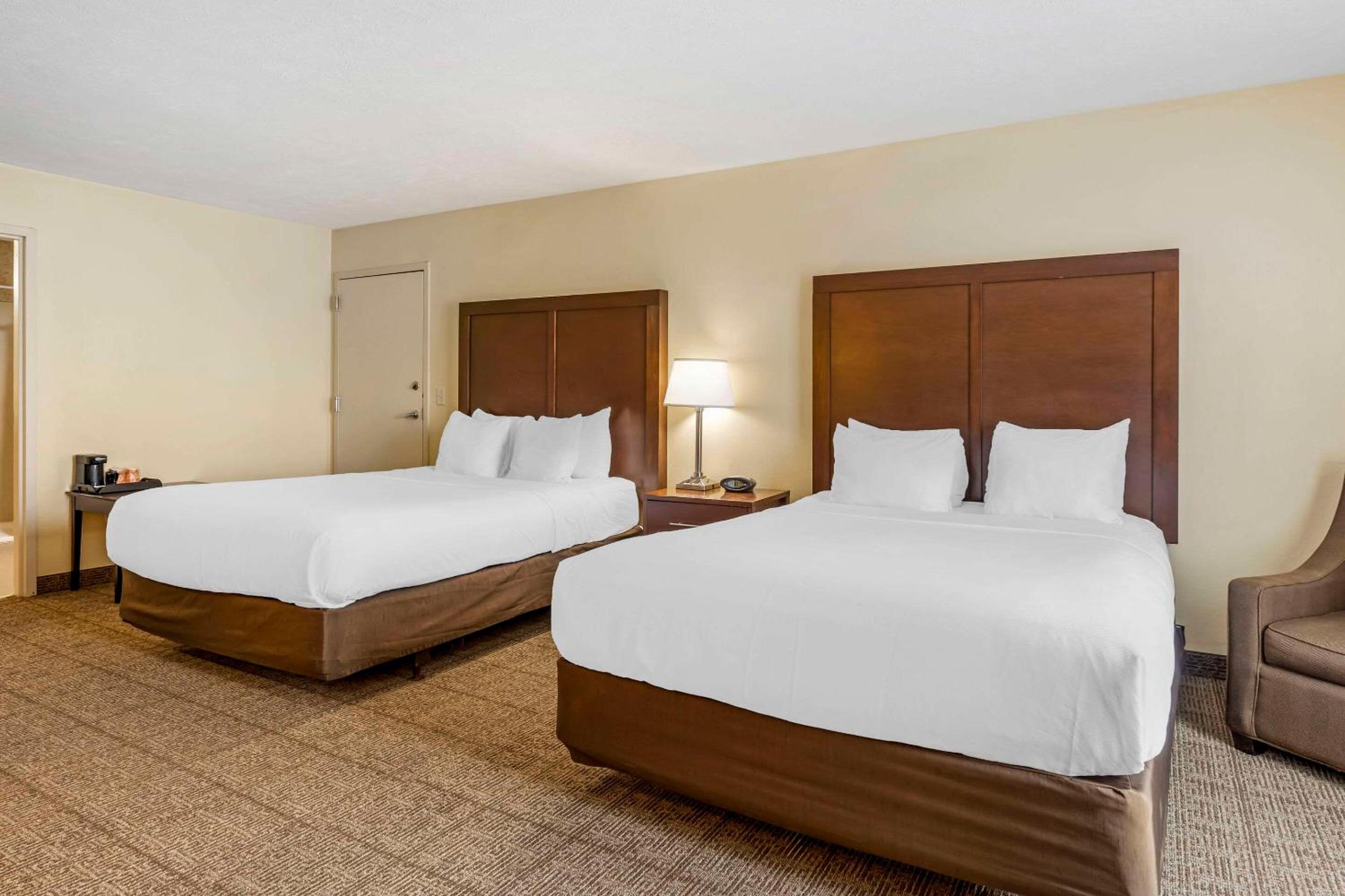 Queen Suite with Two Queen Beds - Accessible/Non-Smoking - Photo 1