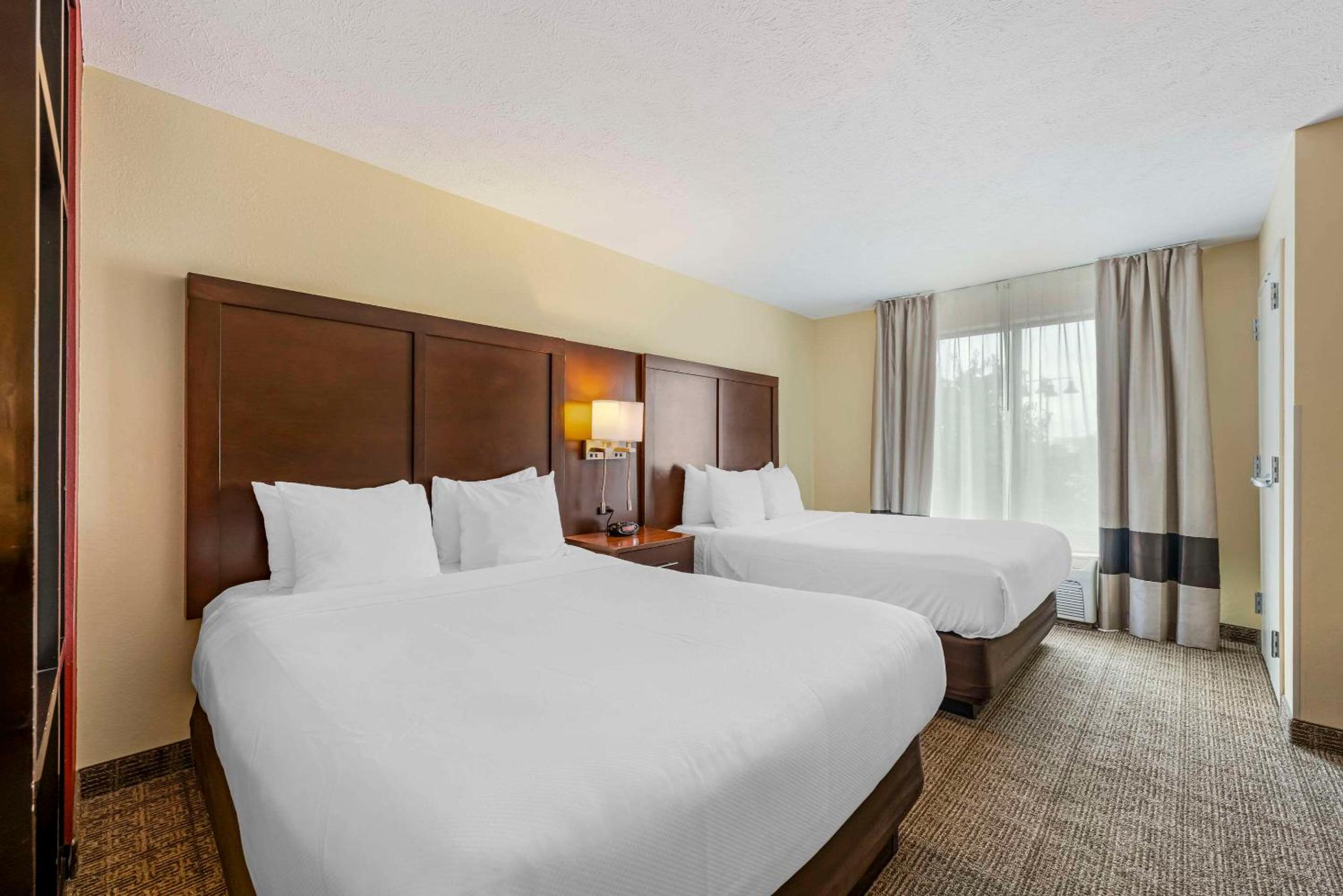 Queen Suite with Two Queen Beds - Photo 1