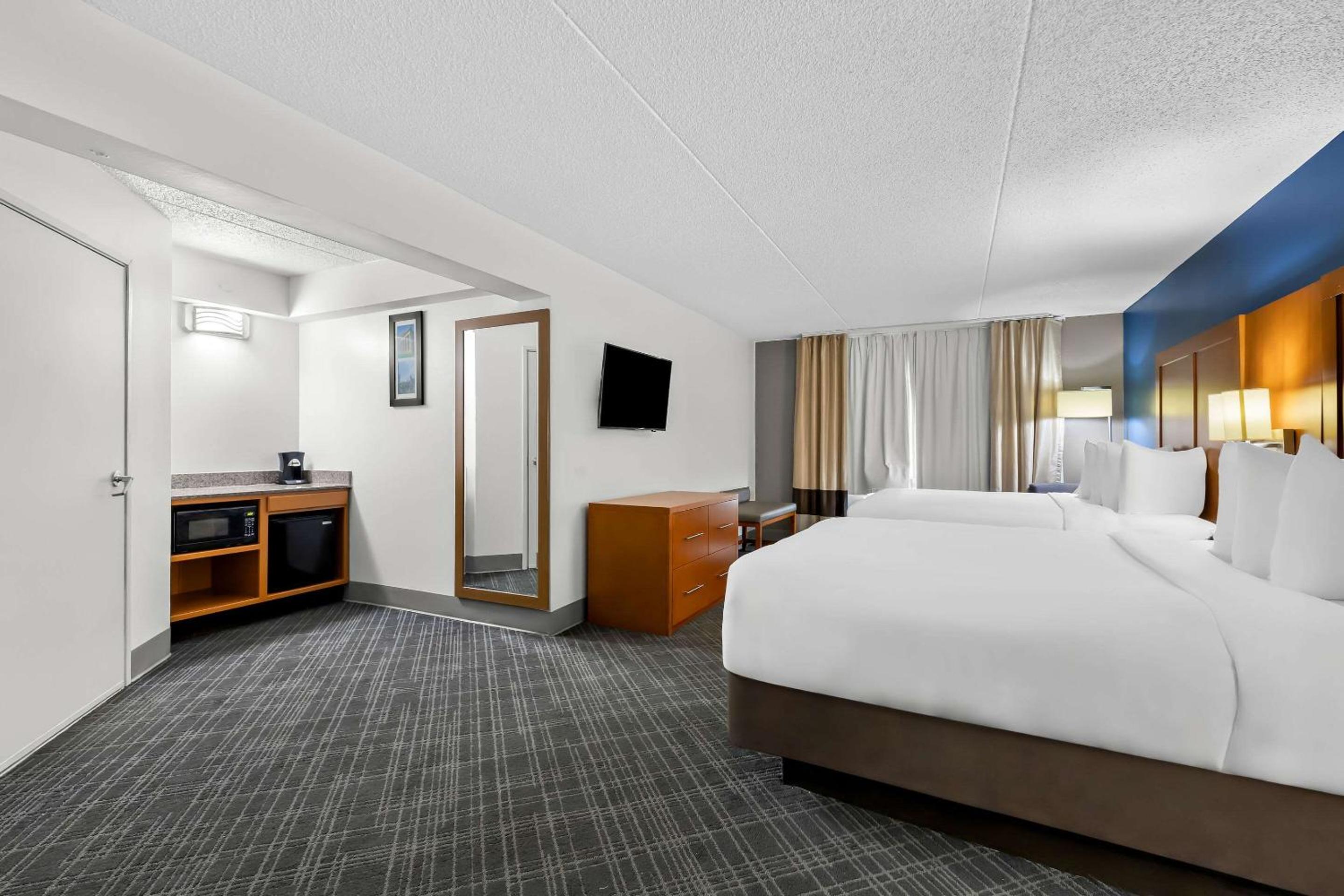 Suite with Two Queen Beds - Accessible/Non-Smoking - Photo 1