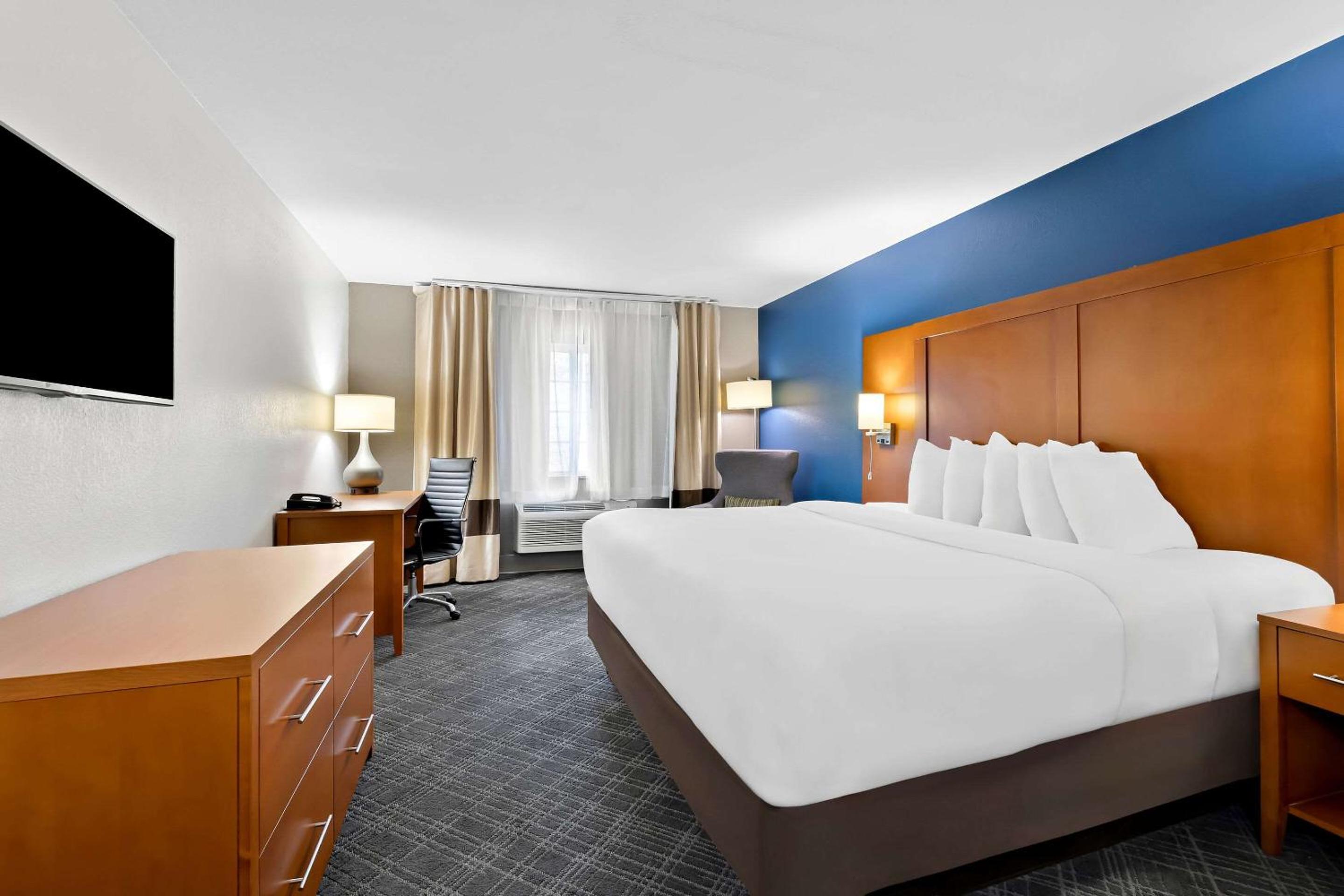 King Room - Non-Smoking - Photo 1