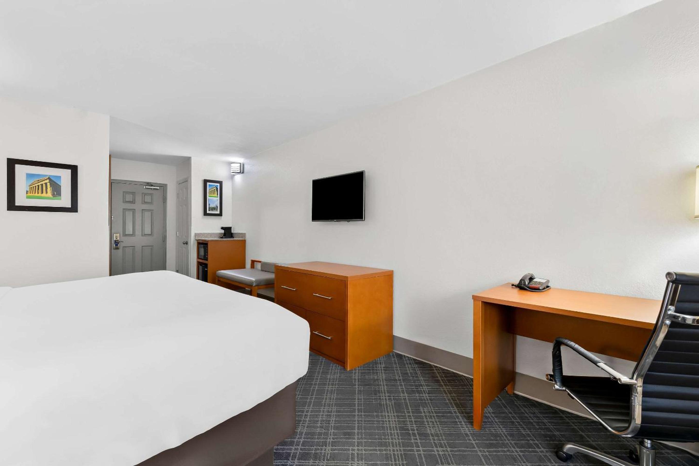 King Room - Non-Smoking - Photo 2