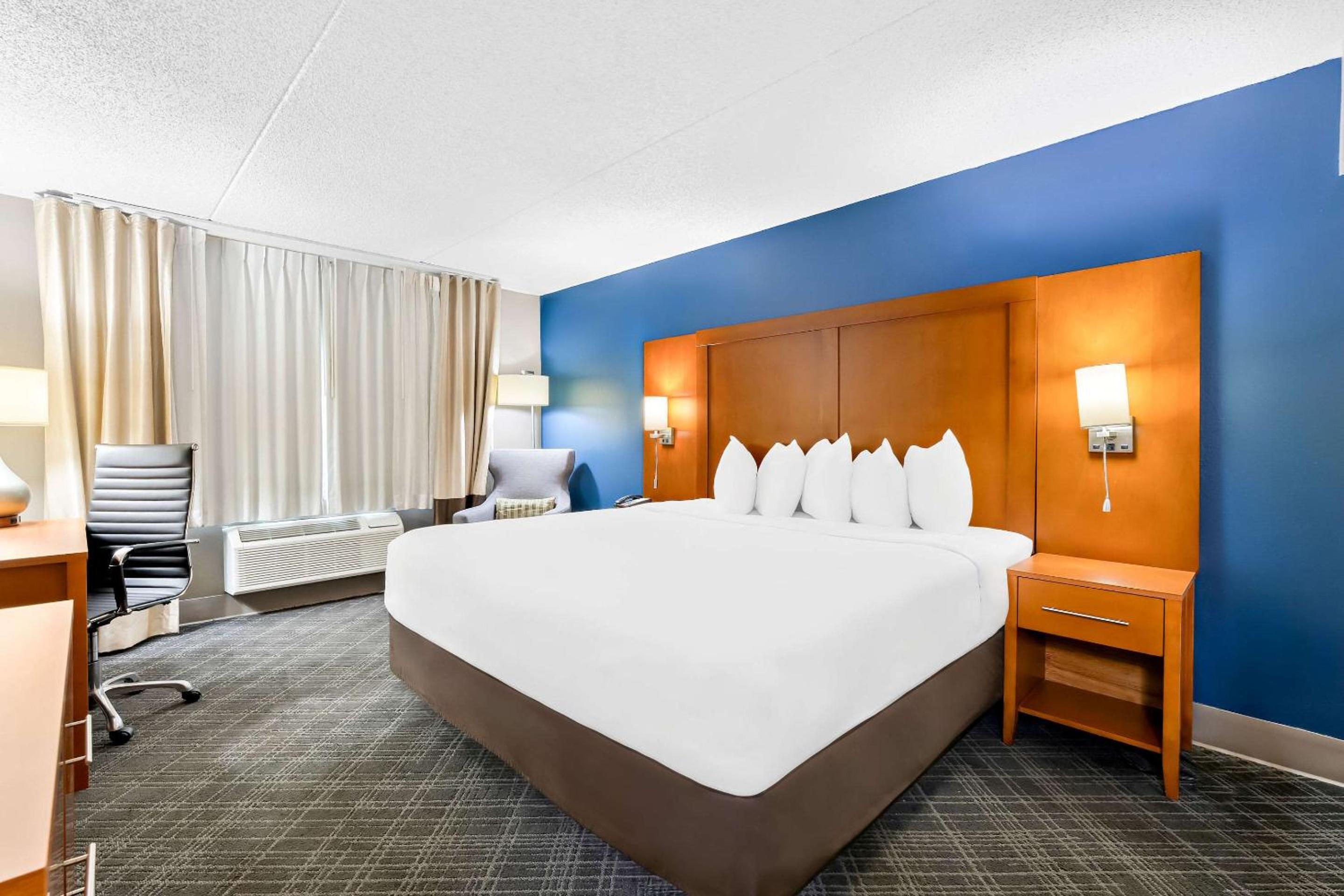 King Room - Accessible/Non-Smoking - Photo 1