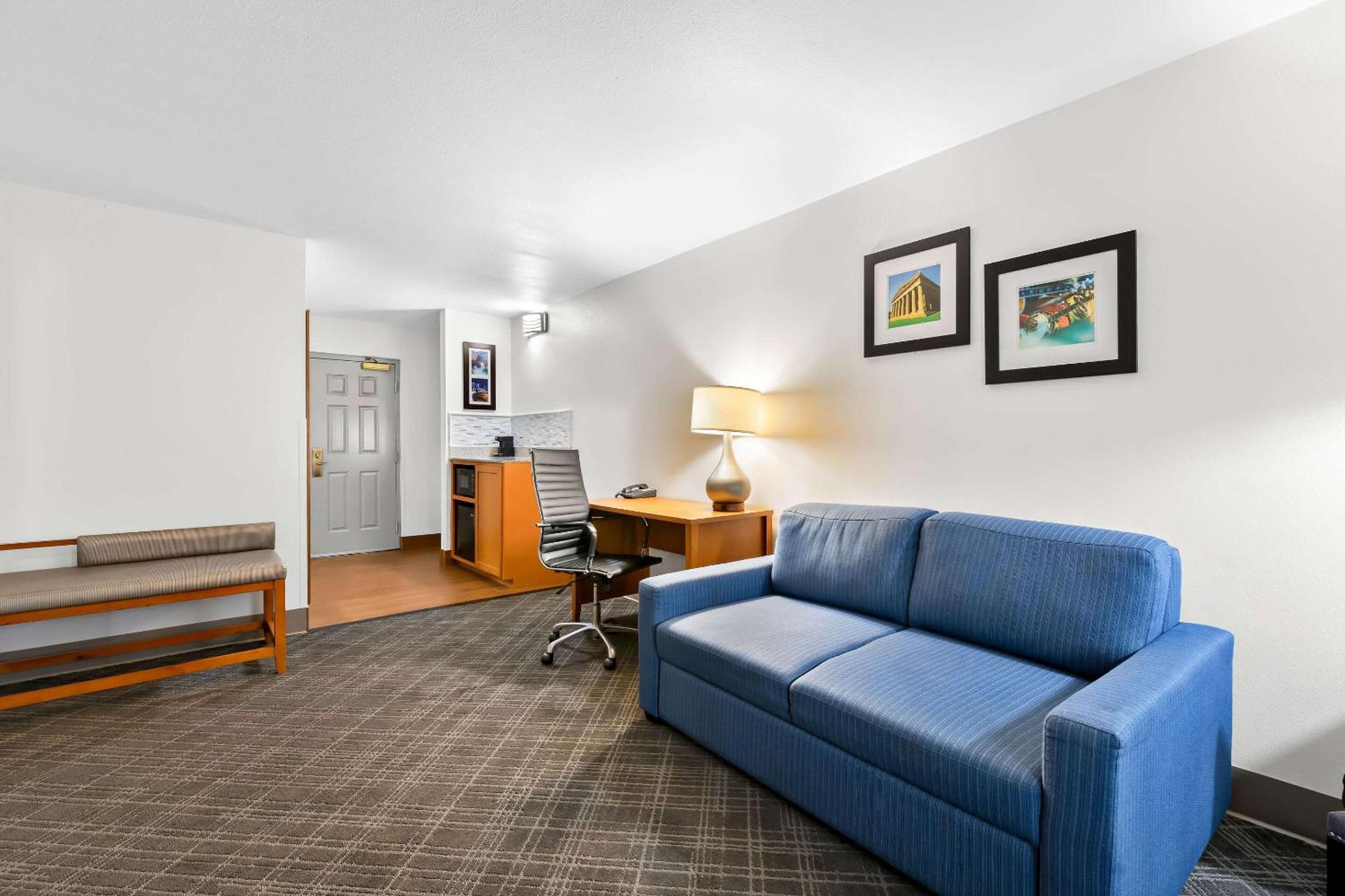 King Suite - Non-Smoking - Photo 2
