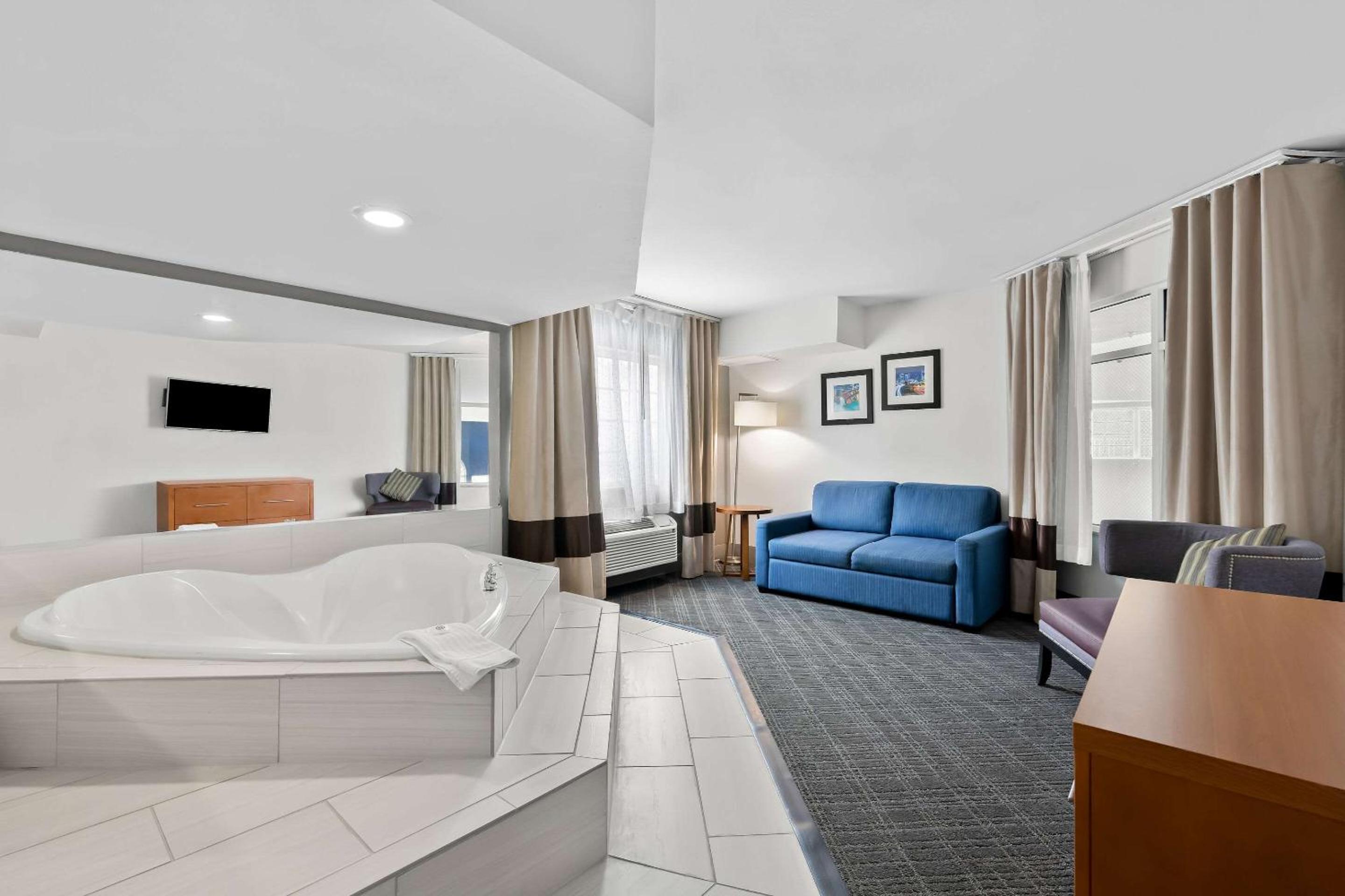 King Suite with Heart Shaped Spa Bath - Non Smoking