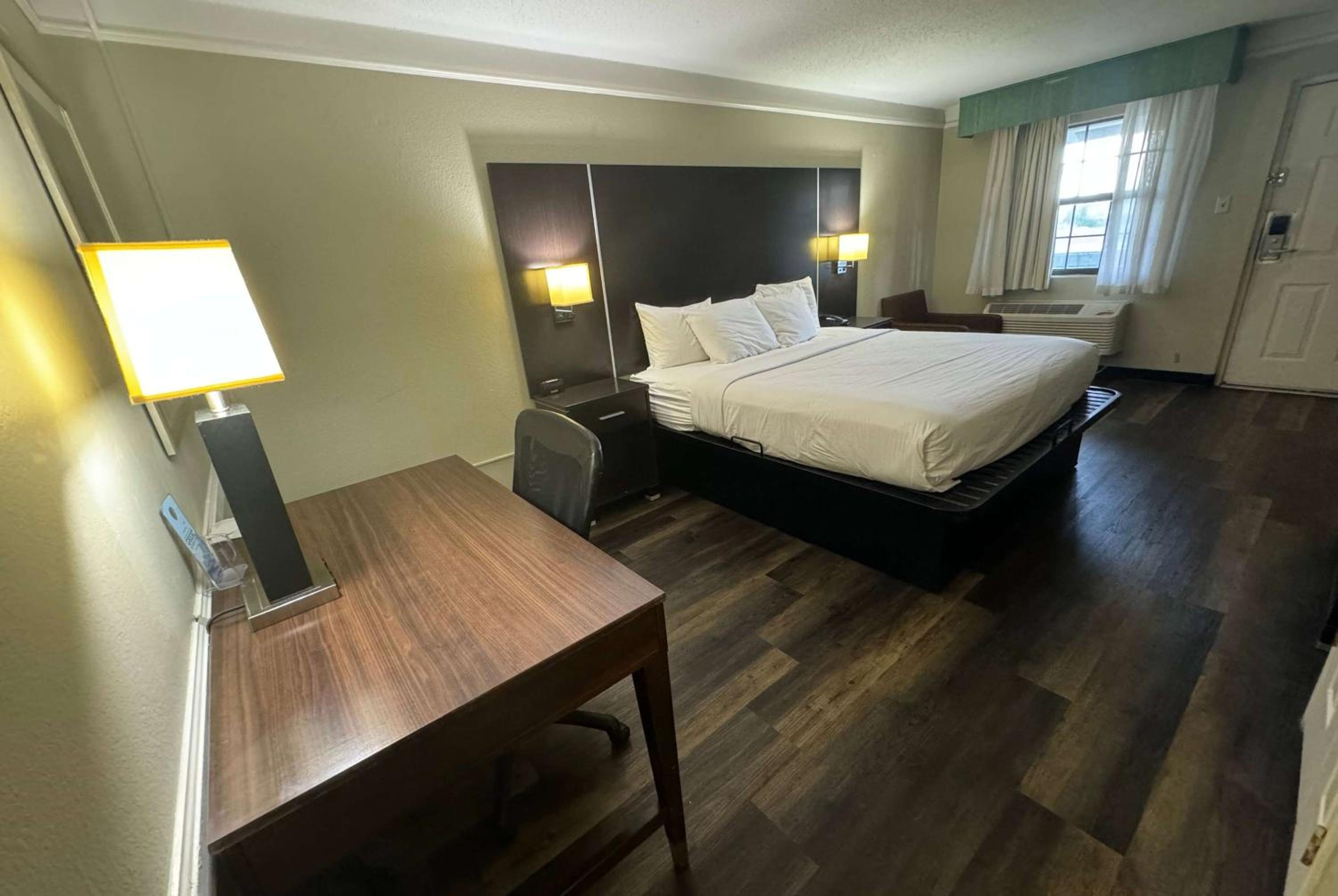 King Room with Sofa Bed - Non-Smoking