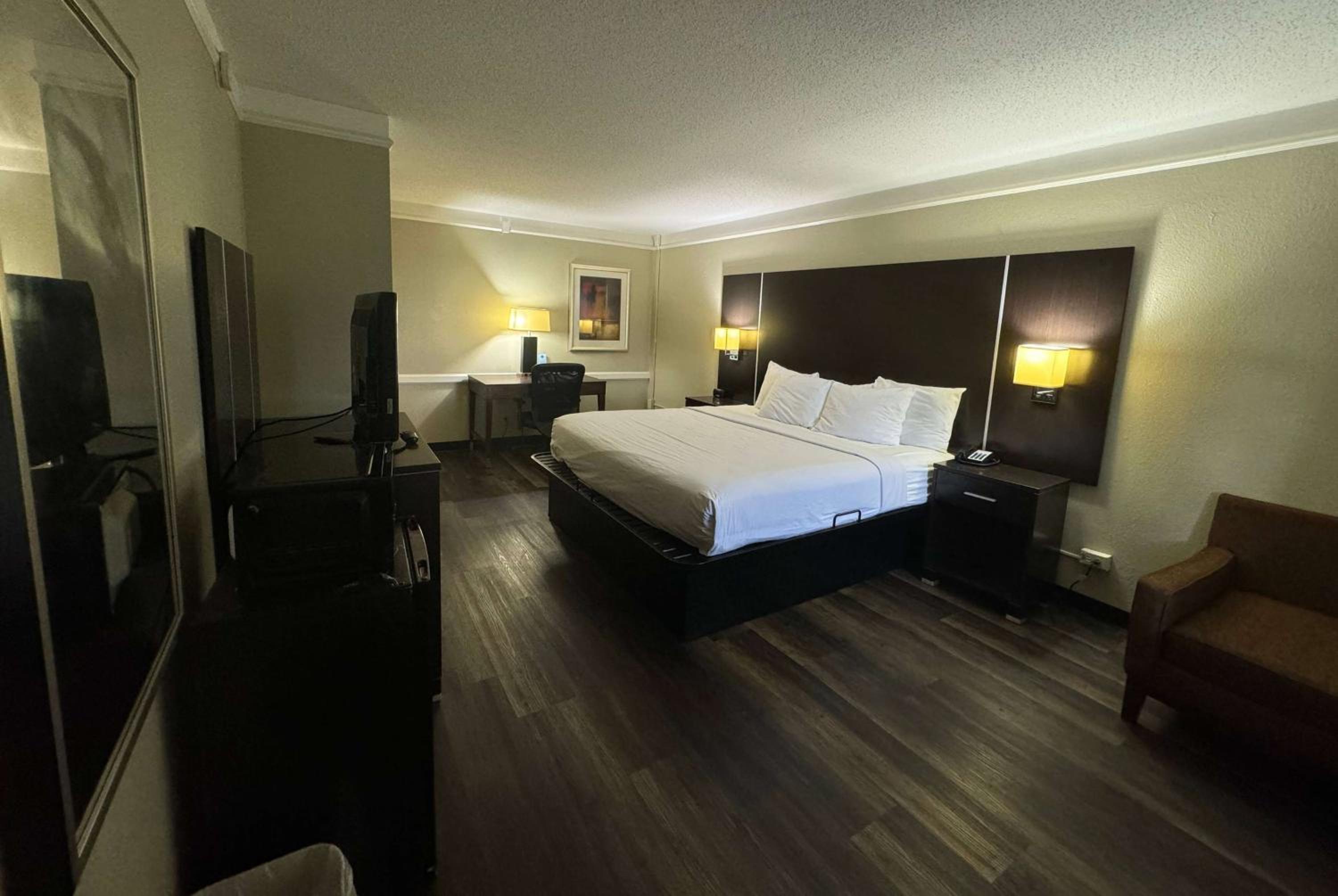 King Suite with Two Sofa Beds and Living Room - Non-Smoking