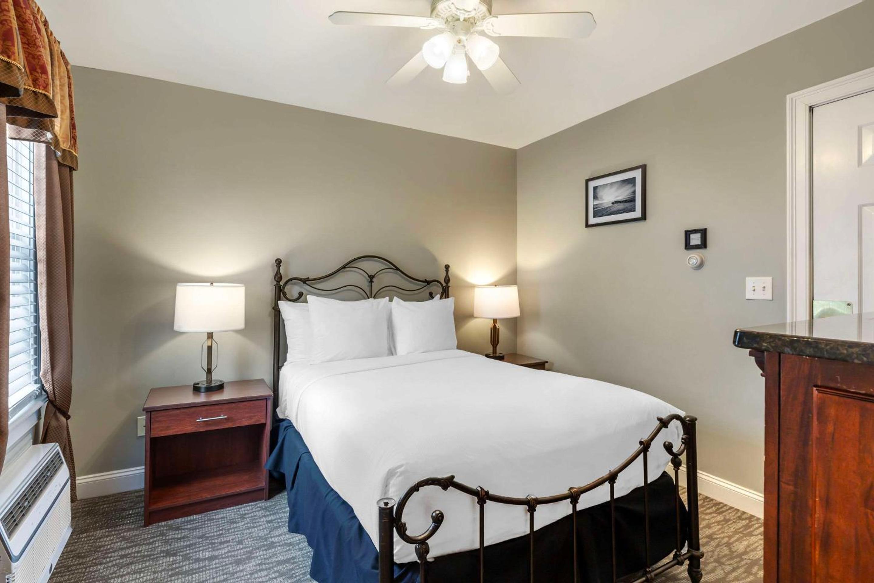Double Room - Non-Smoking  - Photo 1