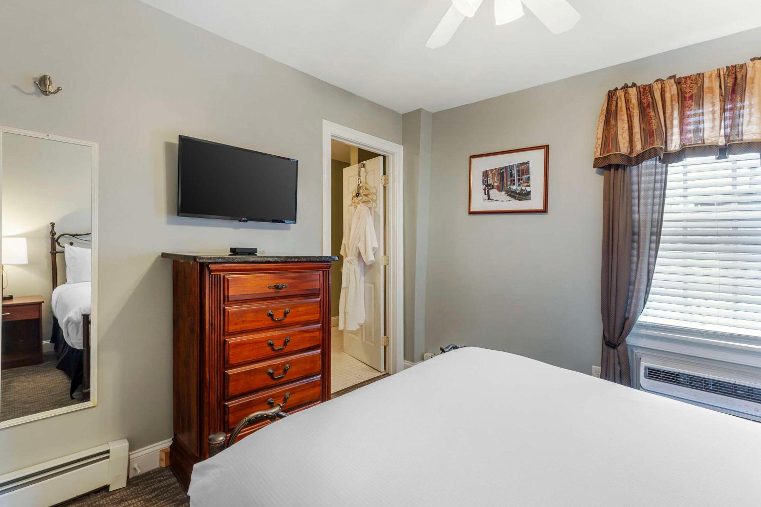 Double Room - Non-Smoking  - Photo 3