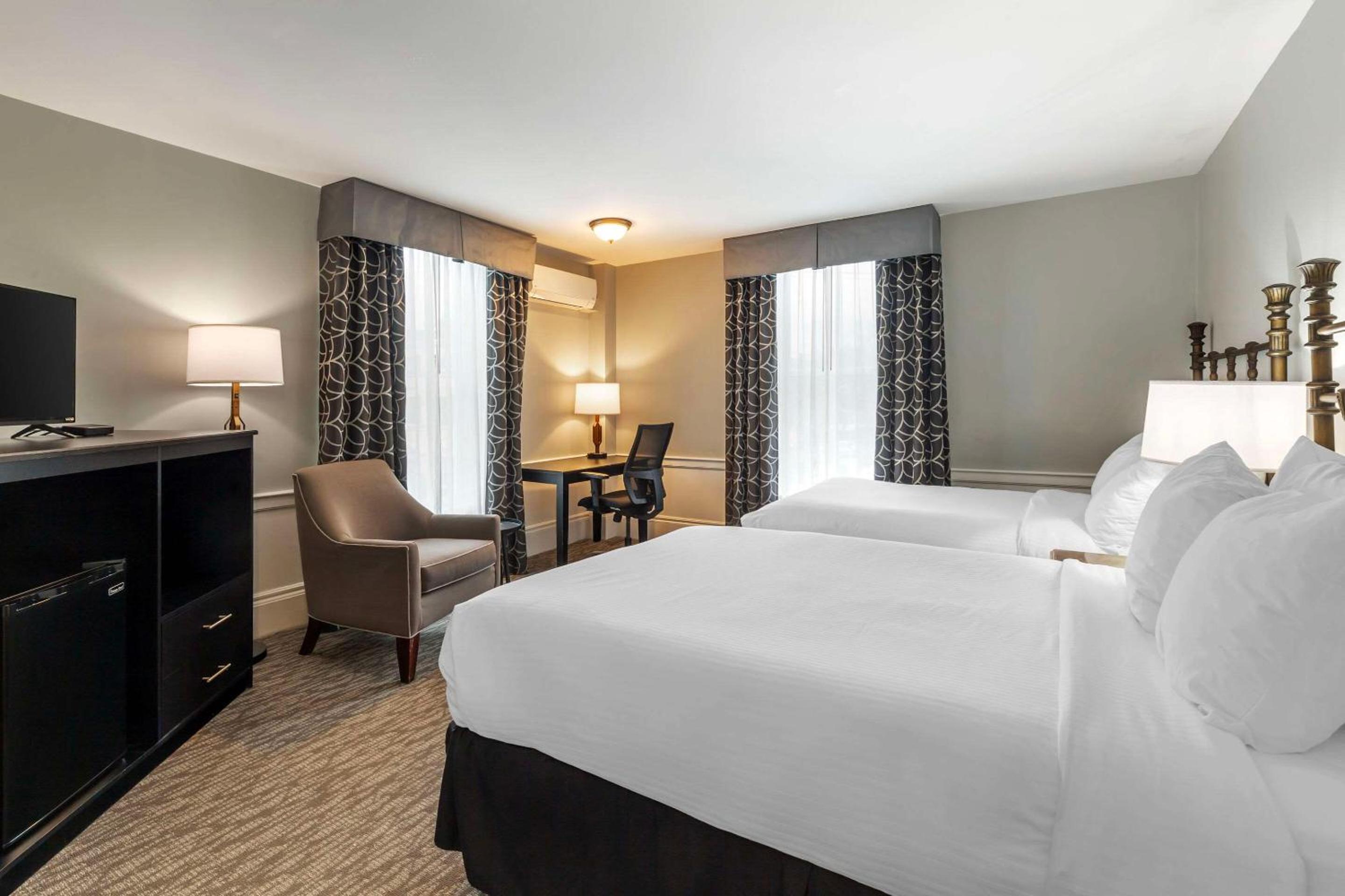 Standard Room with Two Double Beds photo 1