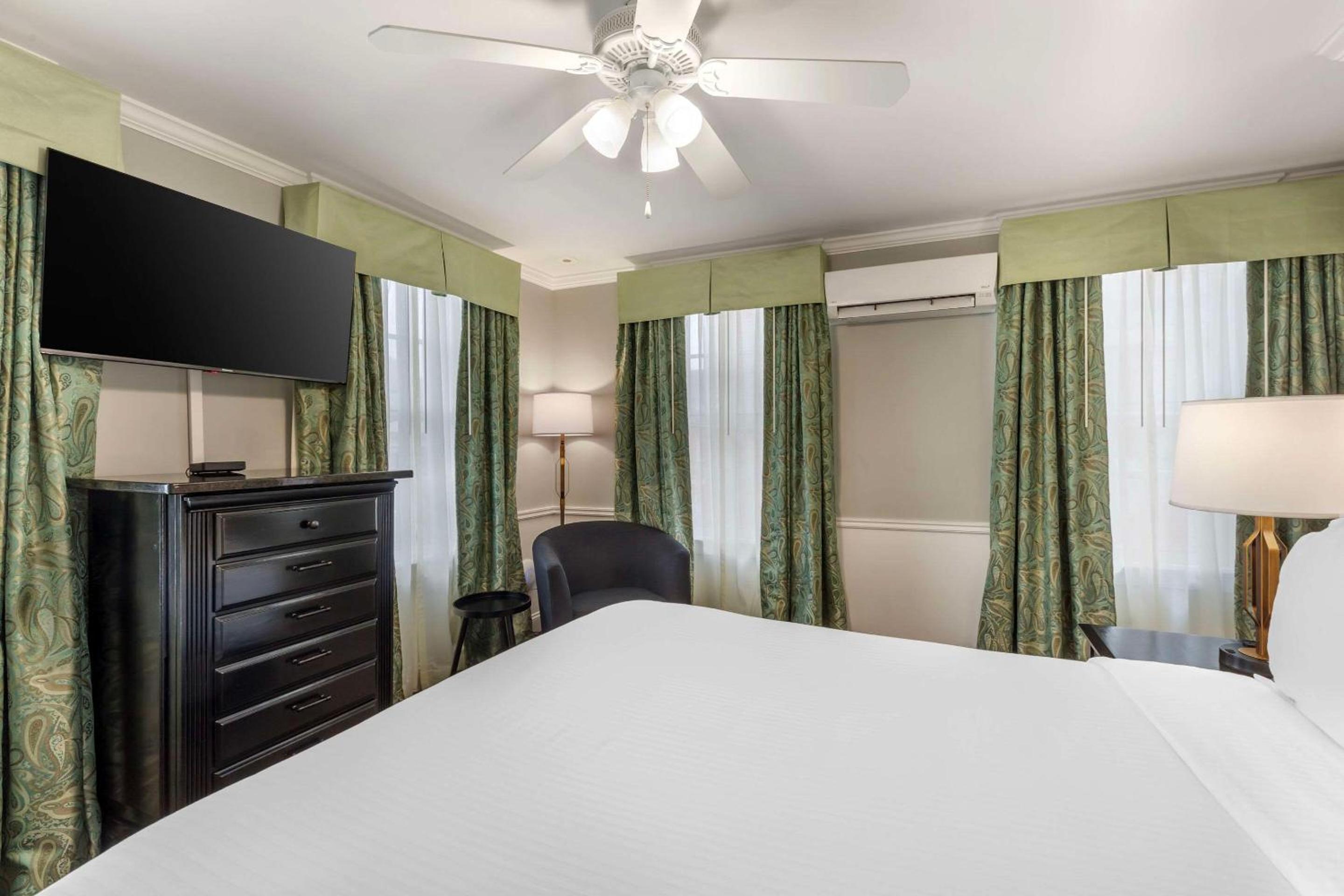 Standard Queen Room - Non-Smoking - Photo 8