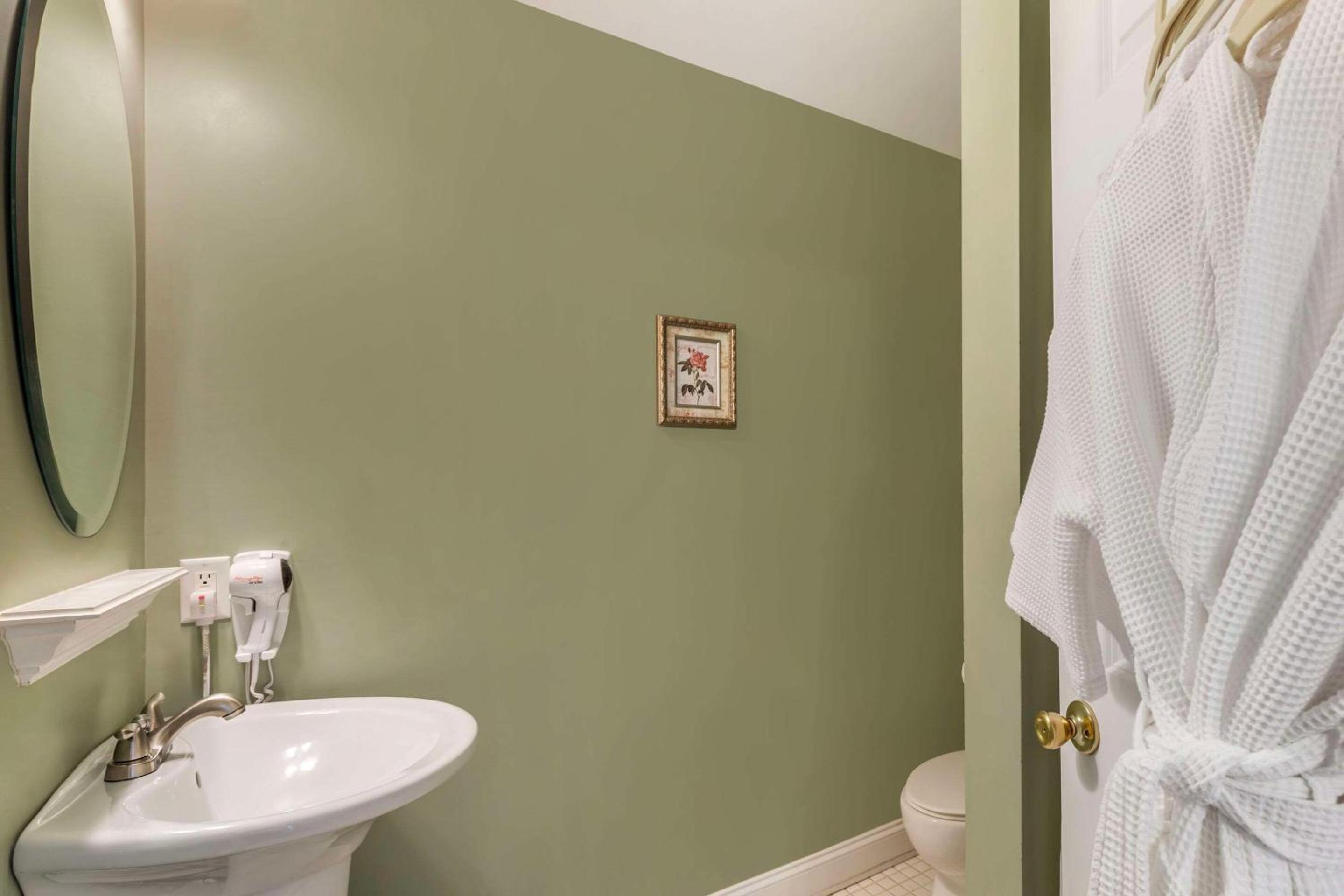 Double Room - Non-Smoking  - Photo 4