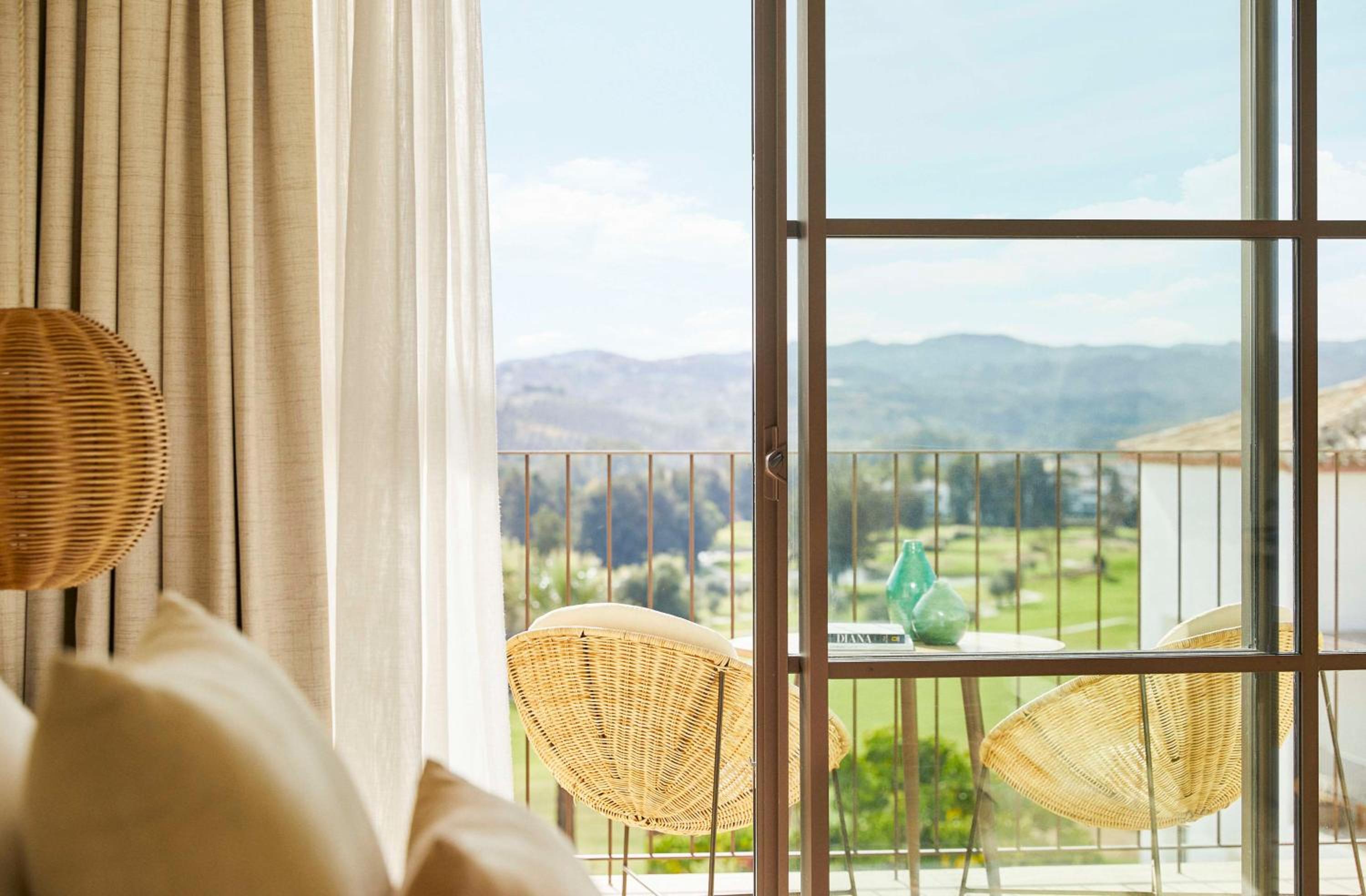 King Bed Deluxe Room with Golf View - Photo 5