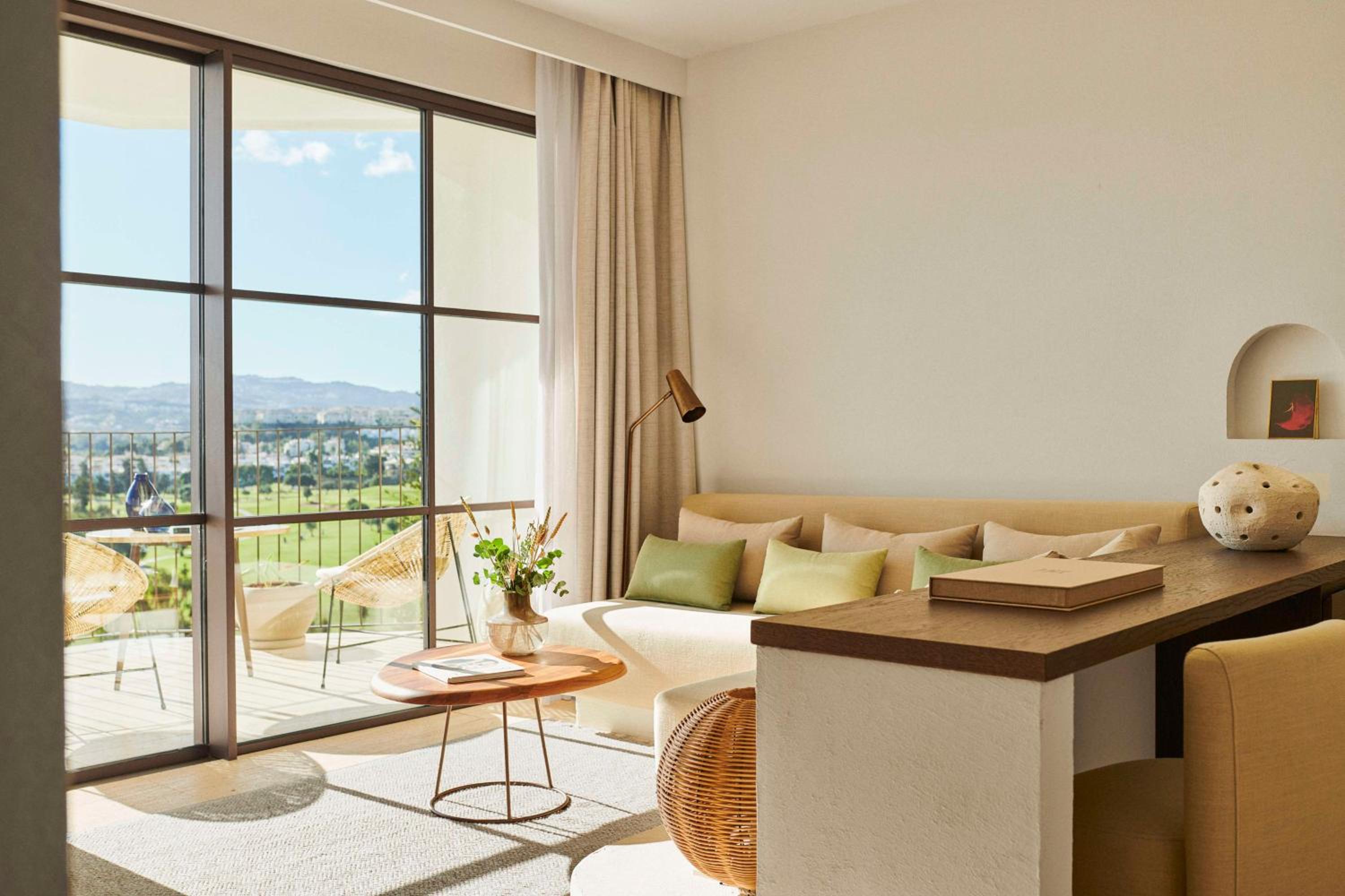 Junior Suite with Golf View - Photo 3