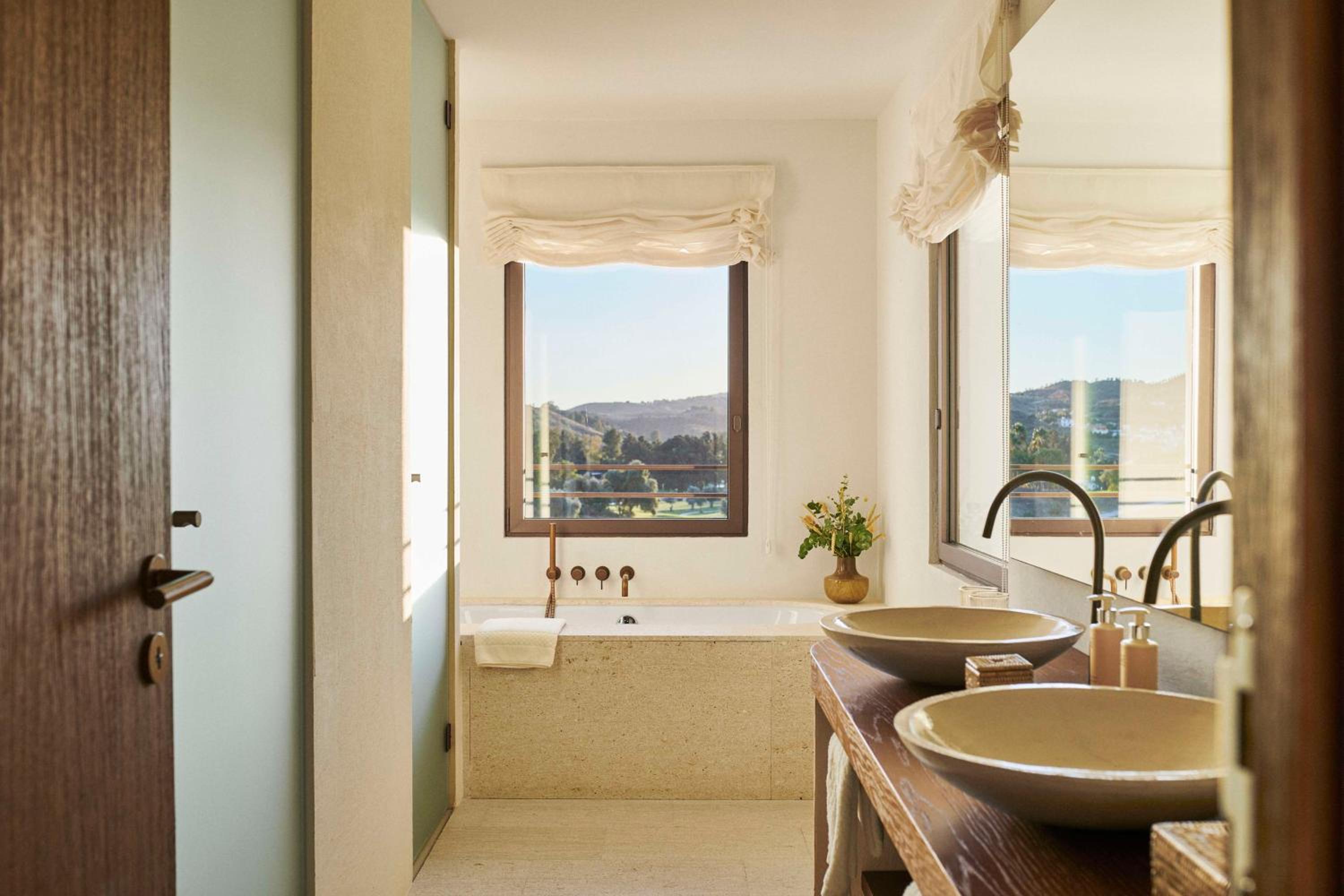 Junior Suite with Golf View - Photo 6