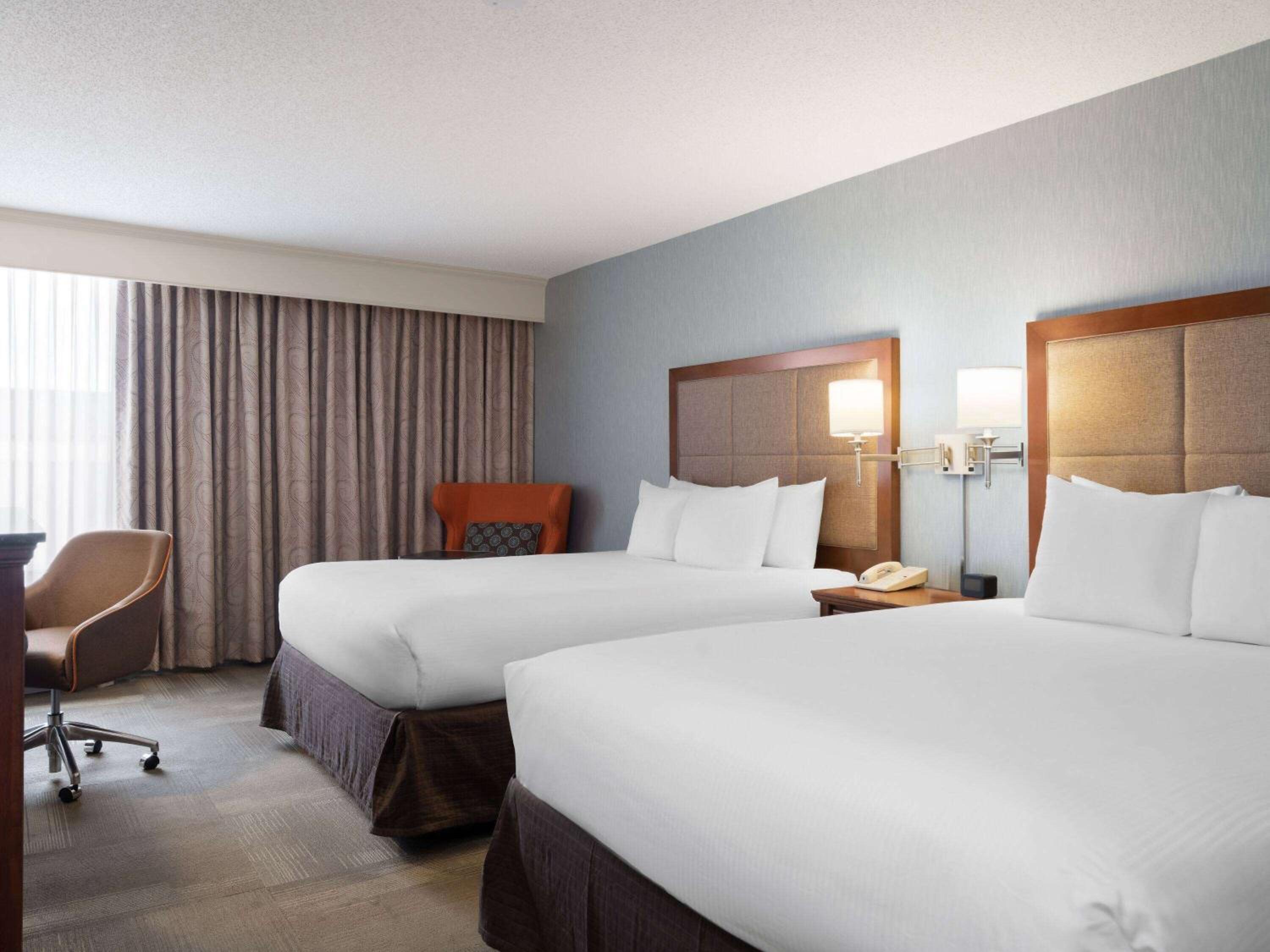 Queen Room with Two Queen Beds - Non-Smoking photo 2