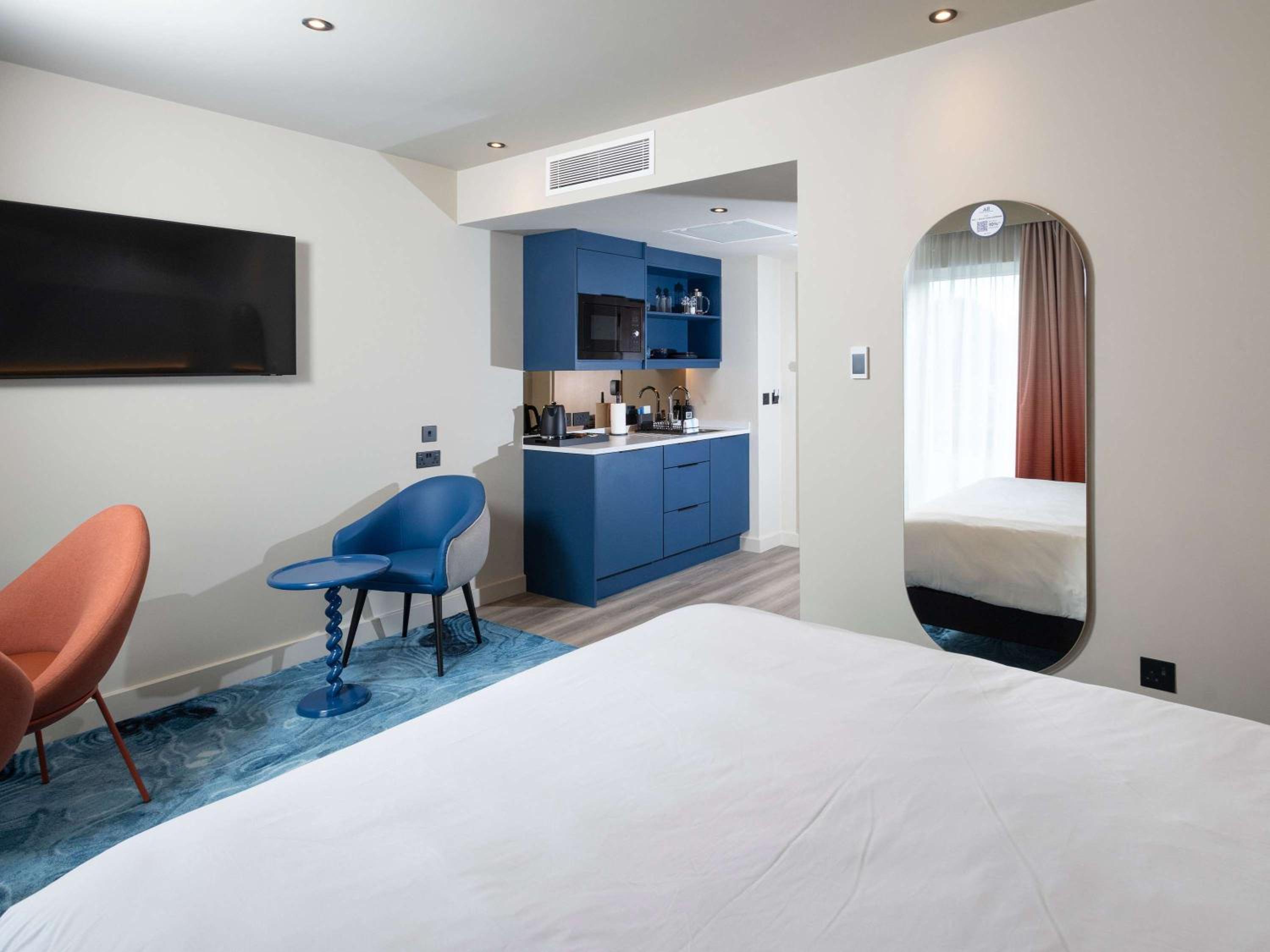 Superior Double Room with King Bed and Kitchenette - Photo 3