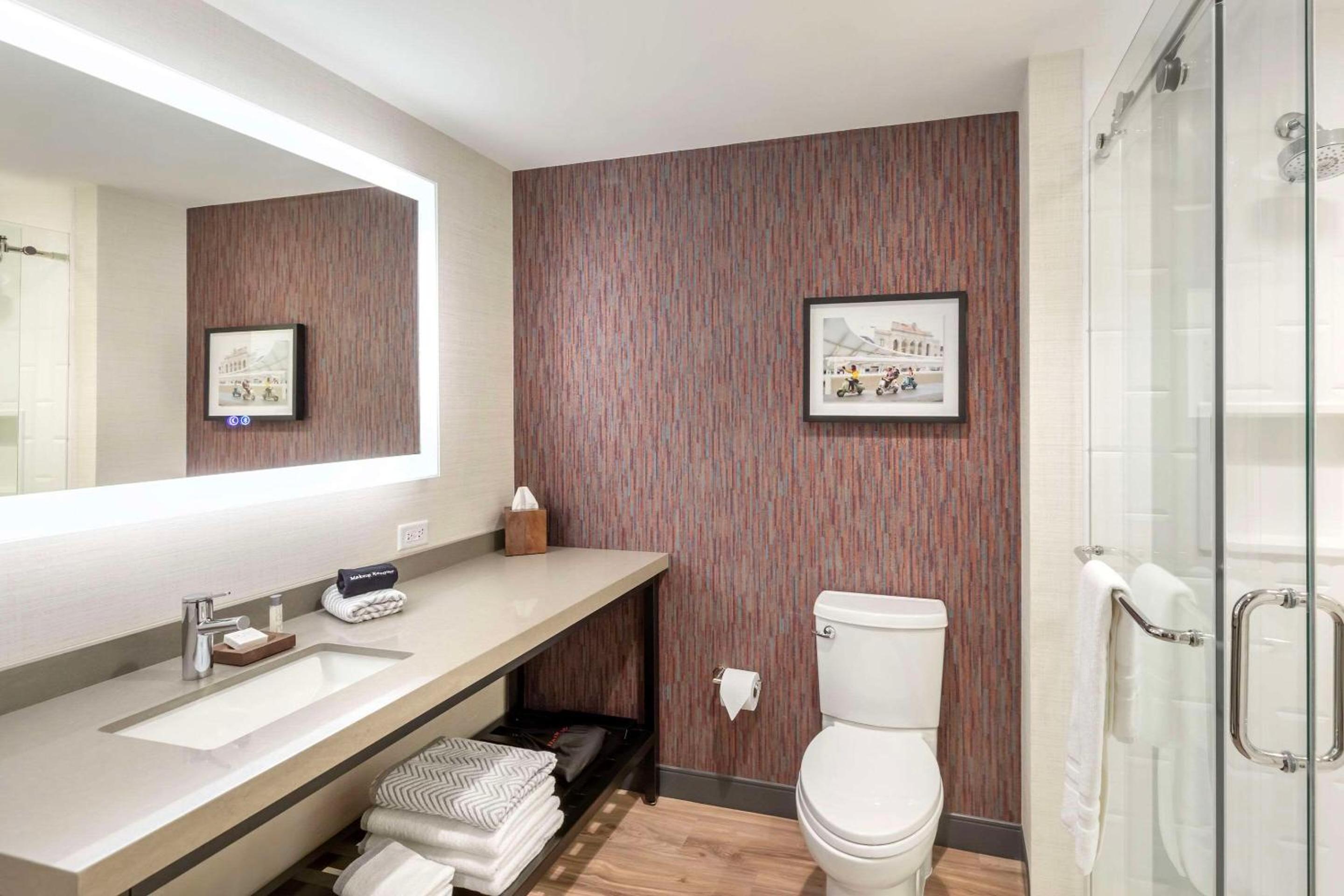King Room - Non Smoking - Photo 4