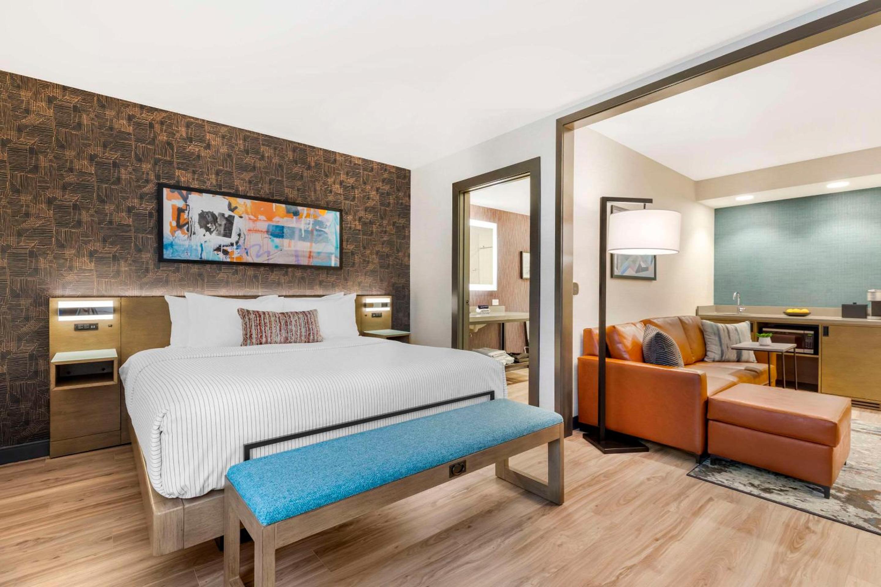 King Suite - Hearing Accessible/Non Smoking - Photo 1