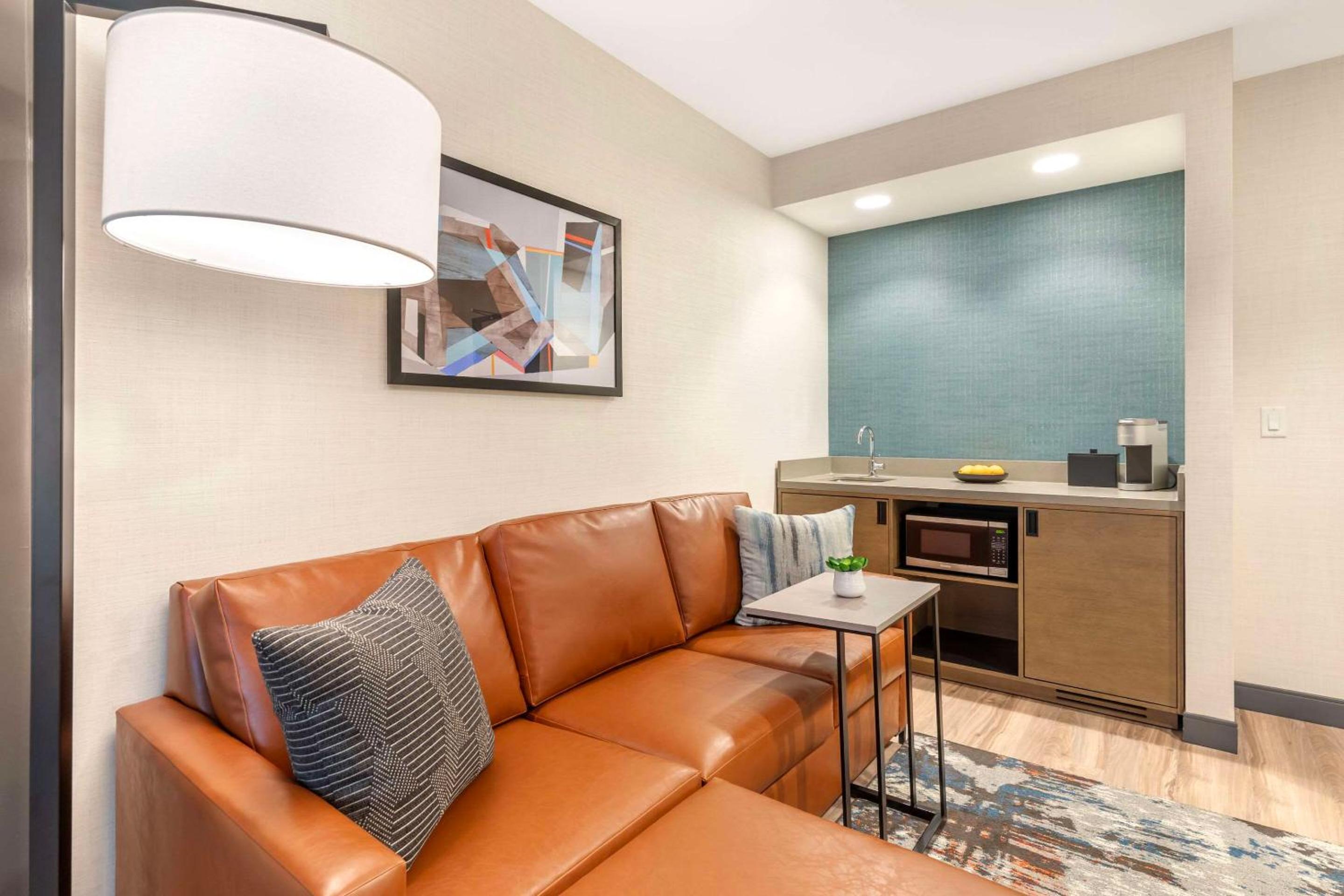 King Suite - Hearing Accessible/Non Smoking - Photo 2