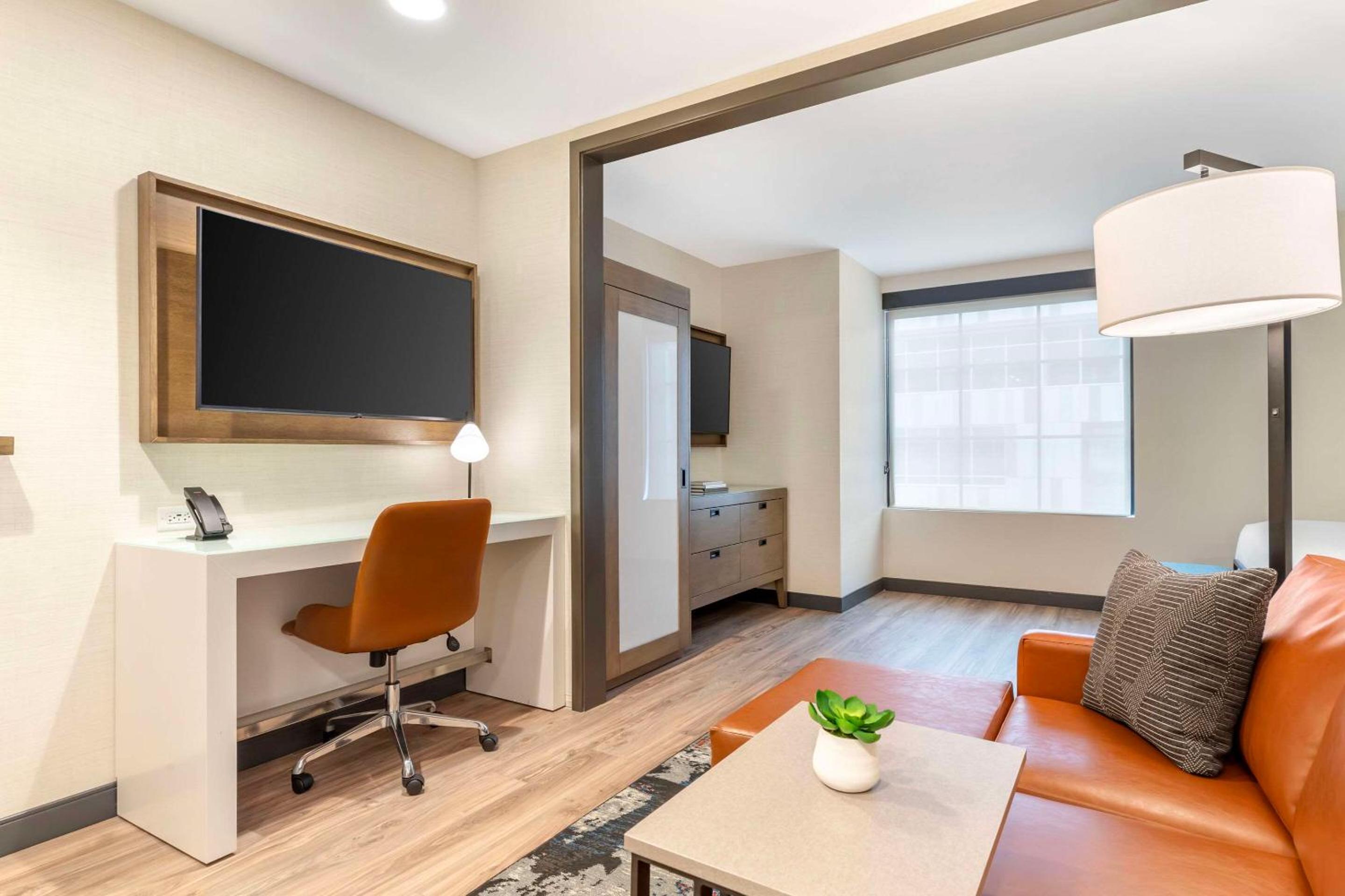 King Suite - Hearing Accessible/Non Smoking - Photo 5