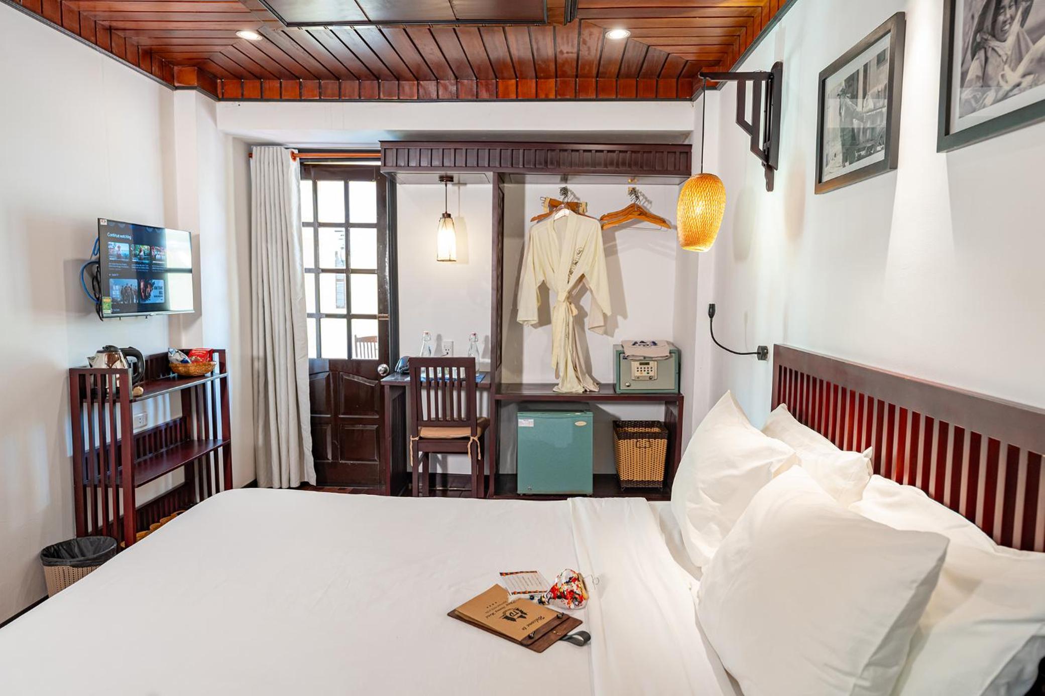 Deluxe King Room photo 1